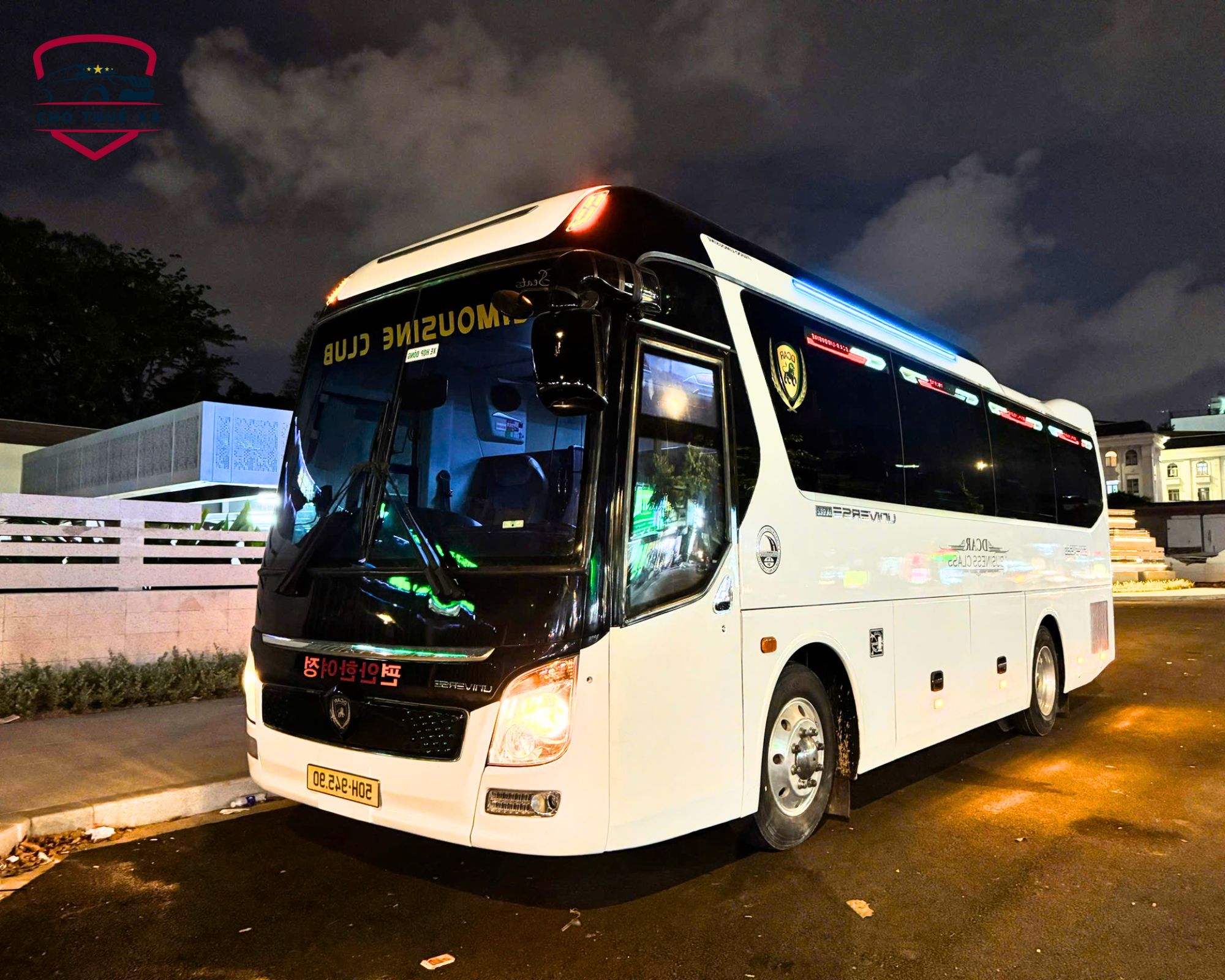 Xe limousine 19 chỗ VIP cho thuê đi Cần Thơ, phù hợp cho đoàn đông người