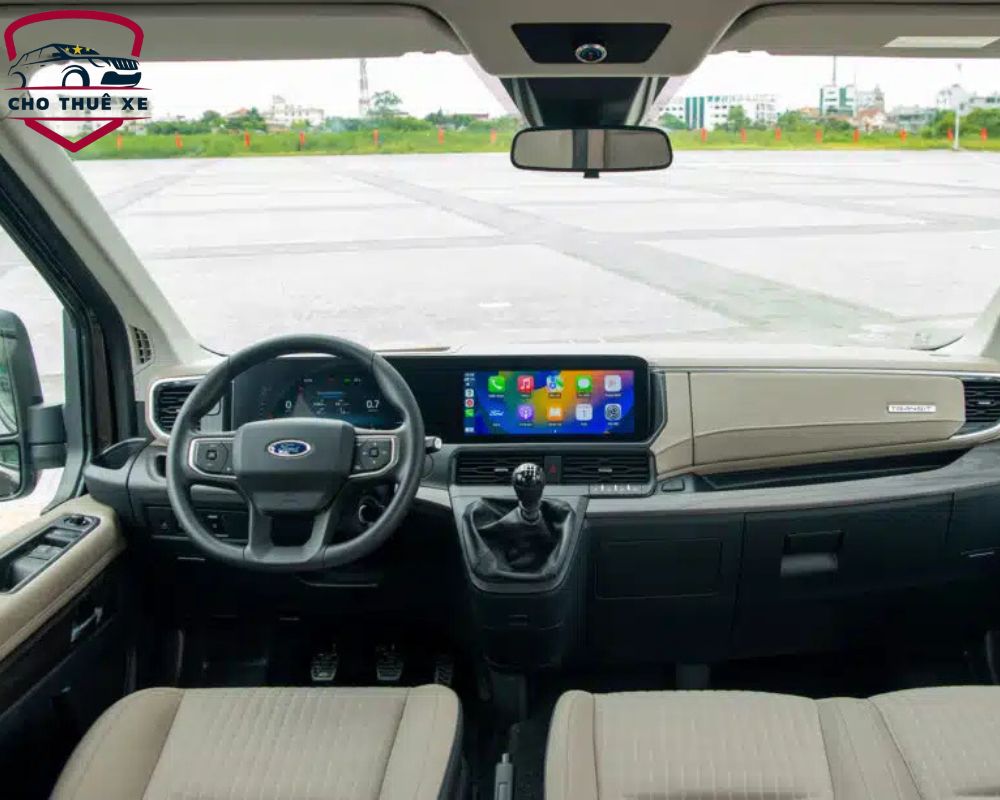 Khoang lái tích hợp nhiều công nghệ cao