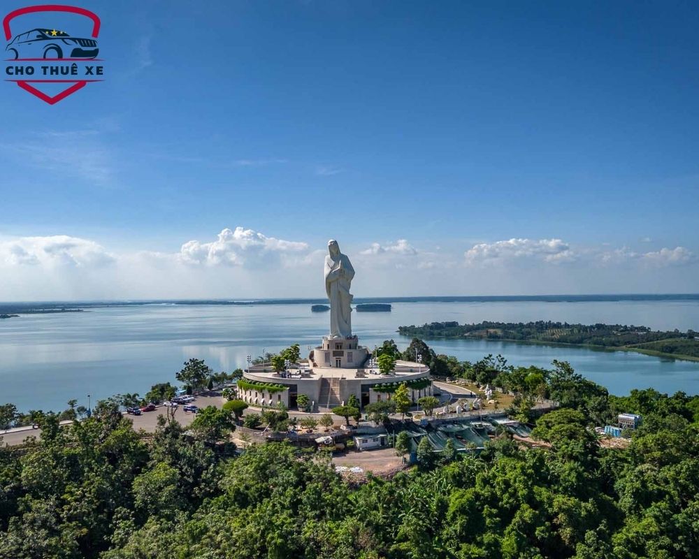 Đức Mẹ Núi Cúi - một điểm dừng chân linh thiêng tại Đồng Nai được bao quanh bởi những cánh rừng xanh mát