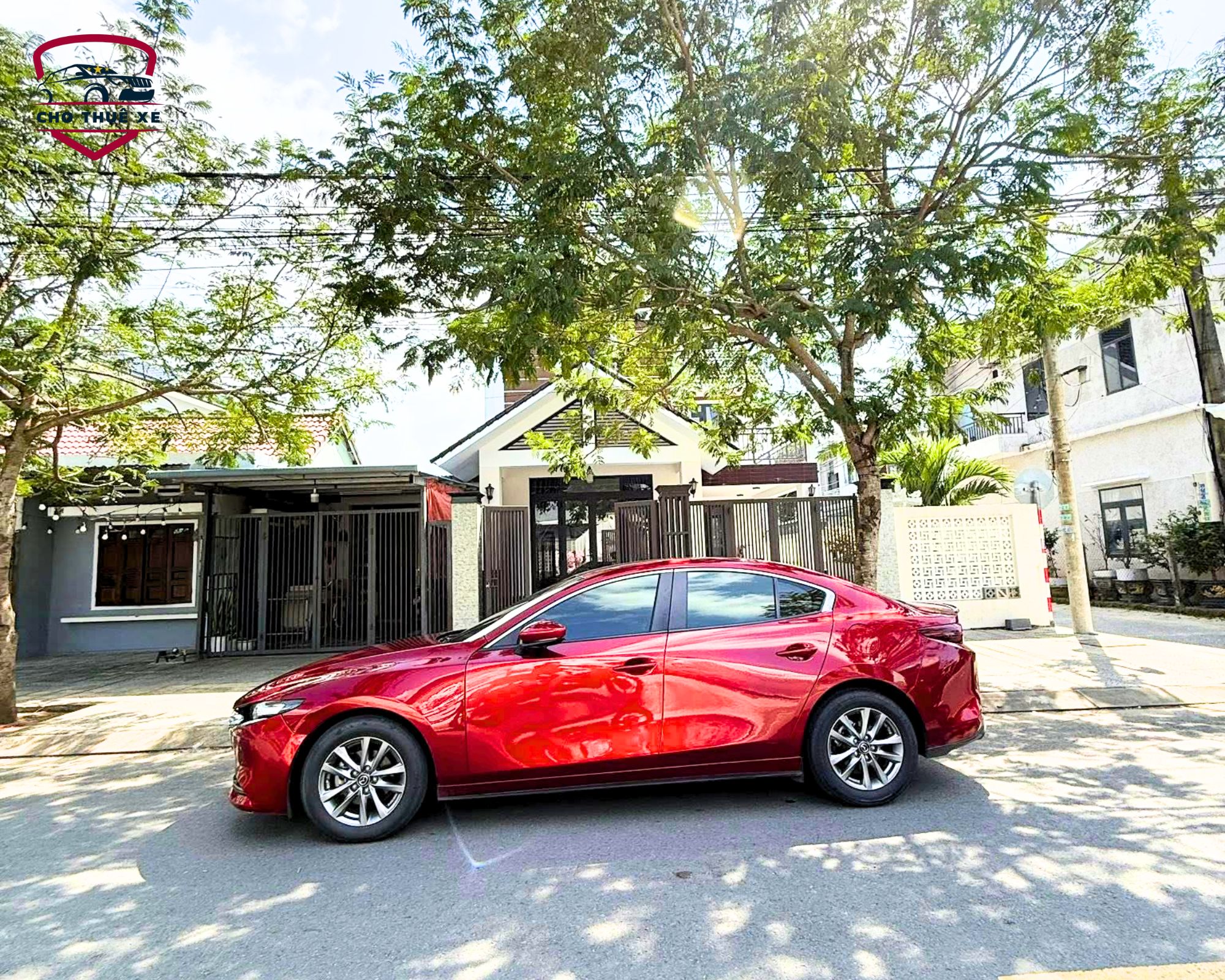 Thuê xe 4 chỗ Đà Nẵng đi Huế, xe đời mới, sạch sẽ, đảm bảo sự thoải mái và riêng tư cho khách hàng