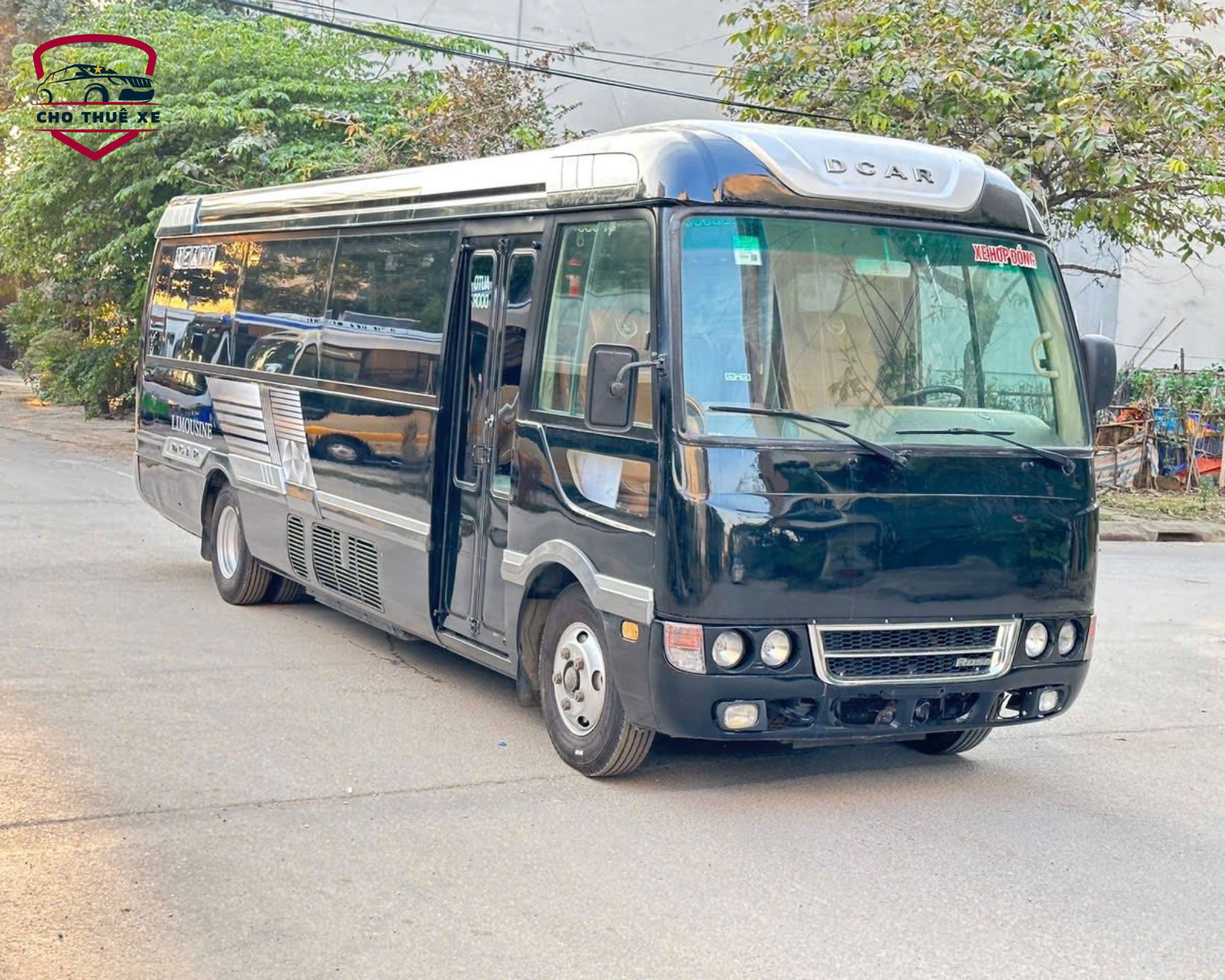 Thuê xe Limousine 19 chỗ DCar màu đen, dòng xe cao cấp cho đoàn lớn đi Hà Giang