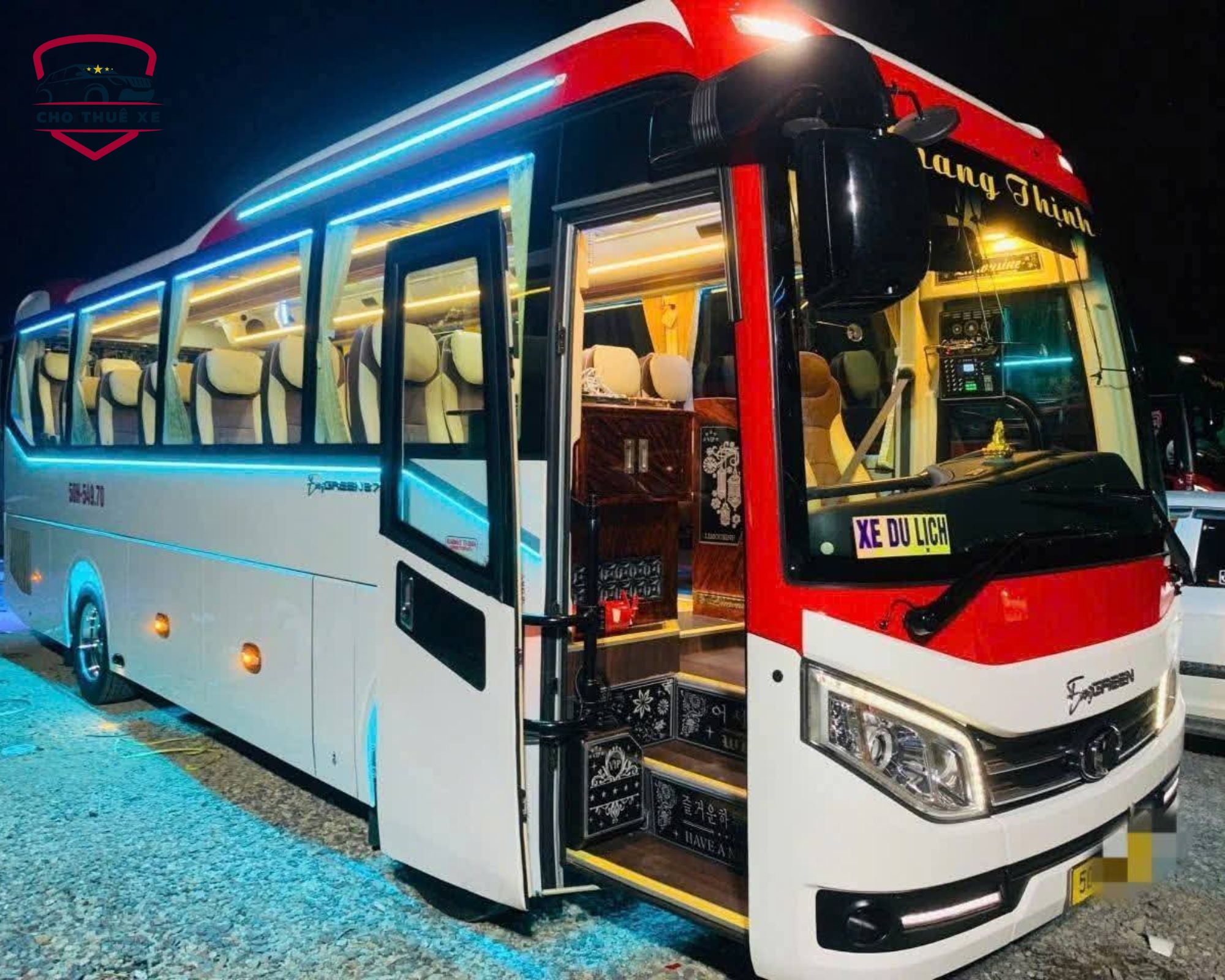 Xe du lịch 29 chỗ Thaco Town nội thất hiện đại đi Núi Cúi