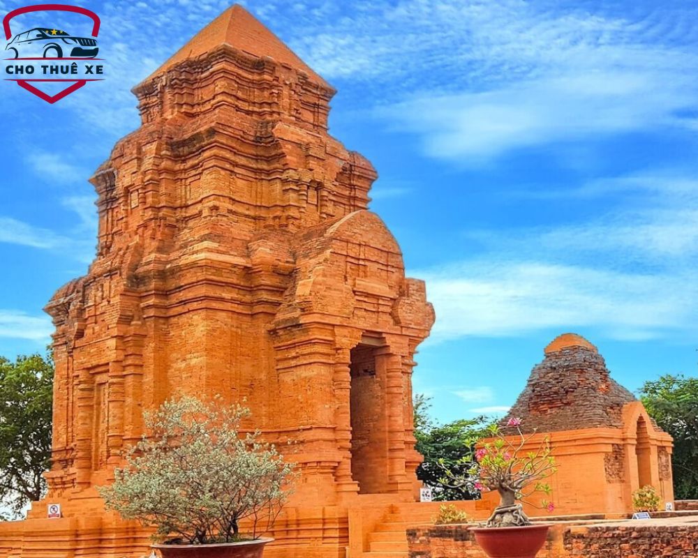 Tháp Chăm Poshanư cổ kính với lịch sử lâu đời