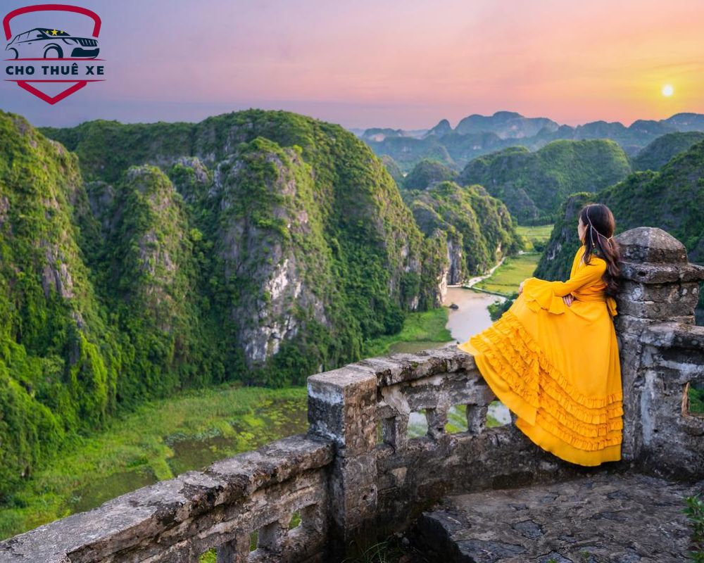 Du khách check in tại Hang Múa Ninh Bình