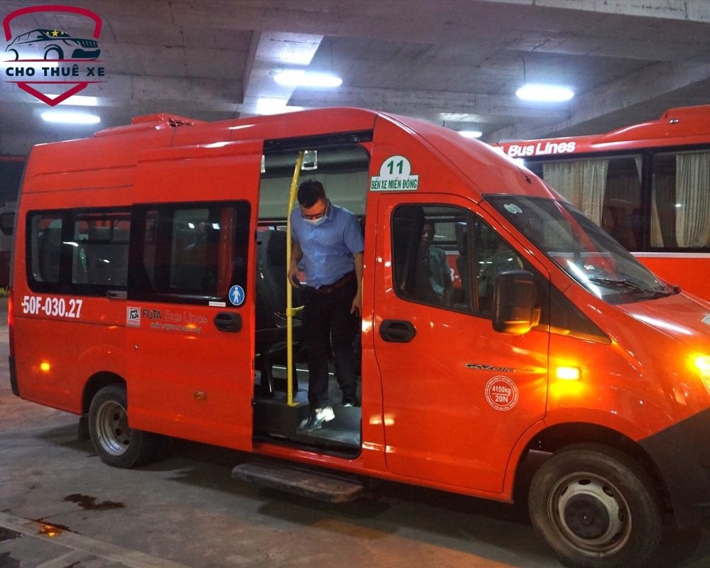 Xe trung chuyển đưa đón tận nơi của nhà xe Phương Trang