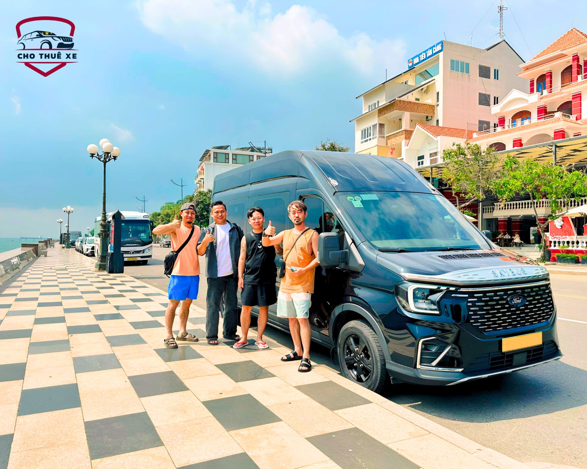 Dịch vụ thuê xe Limousine 9 chỗ đời mới tại Sóc Trăng, xe 9 chỗ hiện đại, ngoại thất đen bóng, sẵn sàng phục vụ các nhóm khách du lịch hoặc công tác