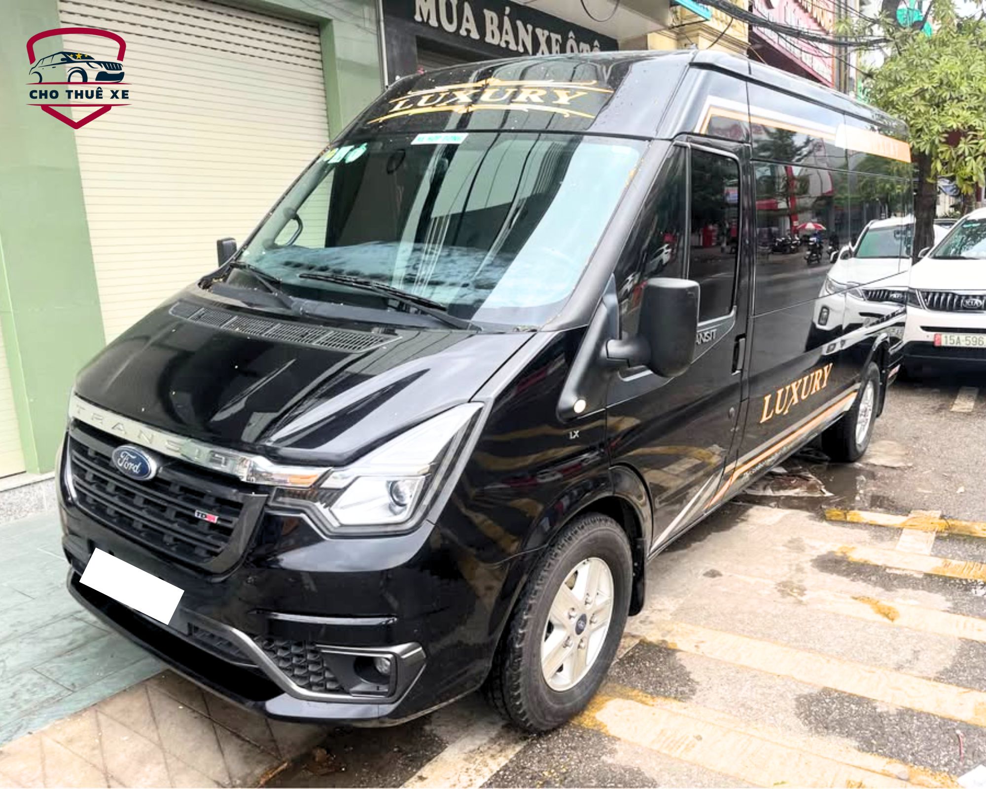 Dịch vụ thuê xe Limousine đi Xuyên Mộc: Xe Ford Transit Limousine đen, đẳng cấp và tiện nghi