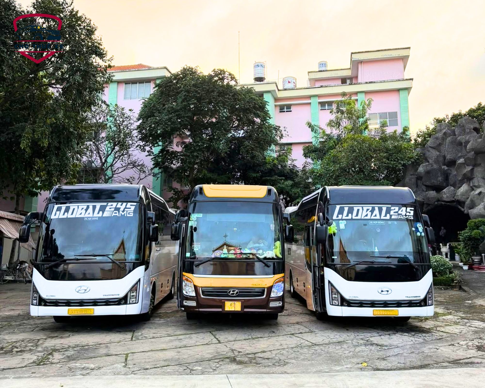 Đội xe khách 29-45 chỗ chuyên phục vụ đoàn đông, lý tưởng cho dịch vụ thuê xe đi Xuyên Mộc