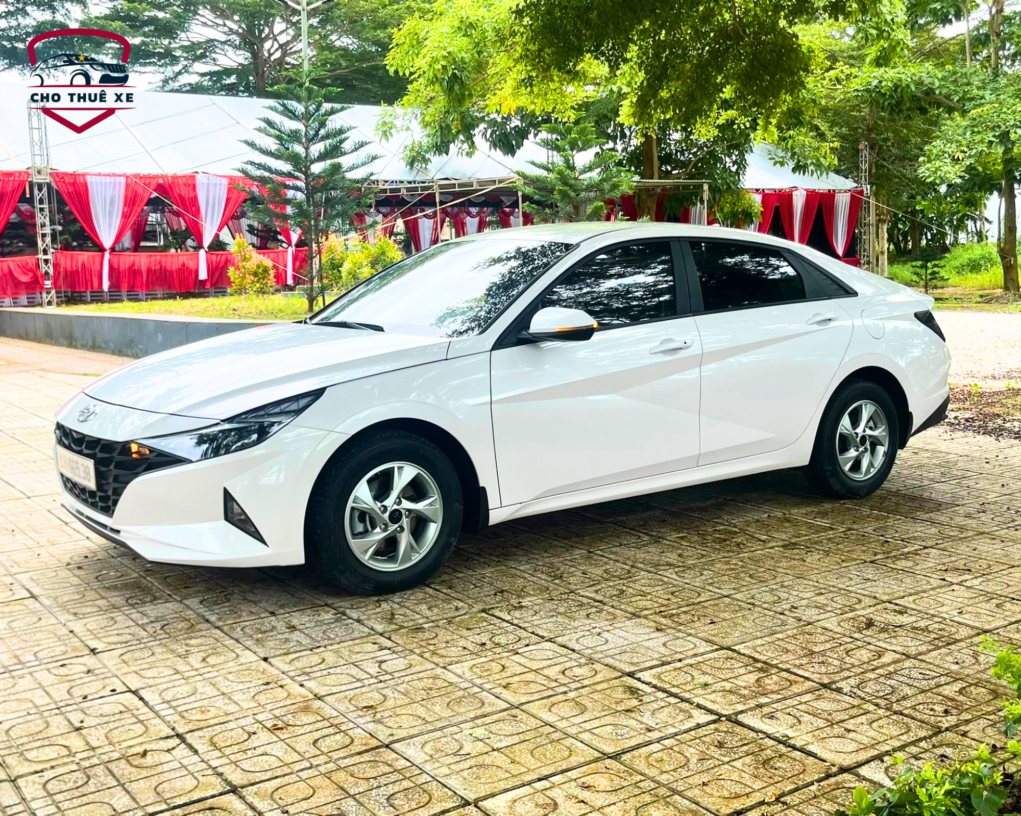 Hành trình thuê xe Bình Dương đi Mũi Né thoải mái cùng Hyundai Elantra 4 chỗ trắng