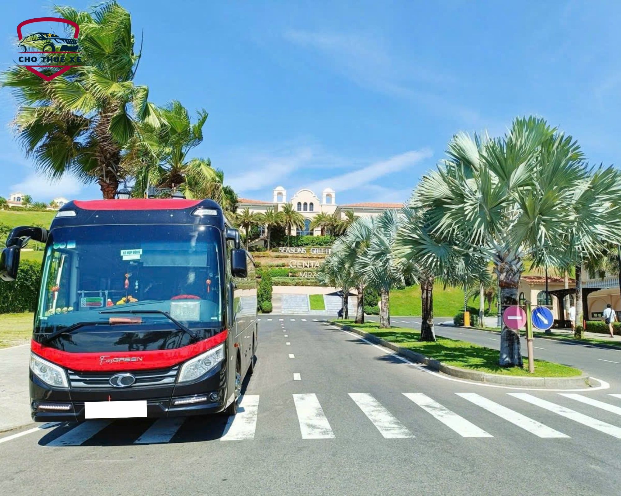 Hình ảnh Hyundai Universe 29 chỗ lý tưởng để thuê xe Bình Dương đi Kiên Giang theo đoàn, đảm bảo không gian rộng rãi và thoải mái