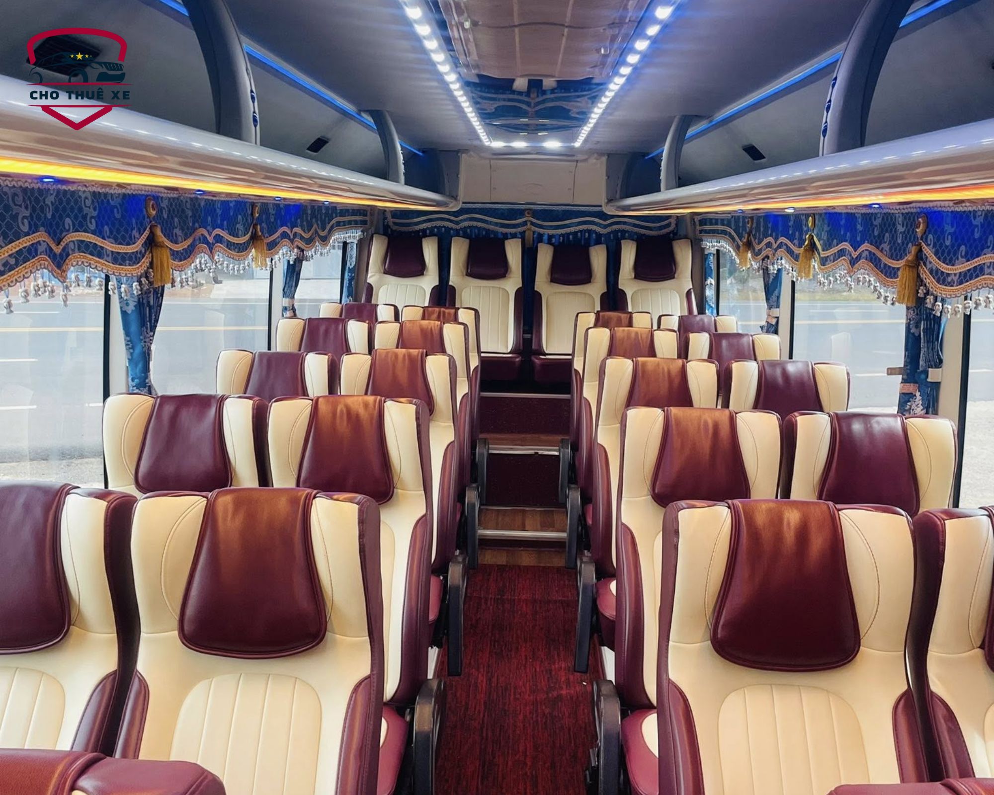 Mẫu xe Thaco Town luôn là lựa chọn hàng đầu cho chuyến đi Vũng Tàu nhờ nội thất tiện nghi, ghế ngồi êm ái