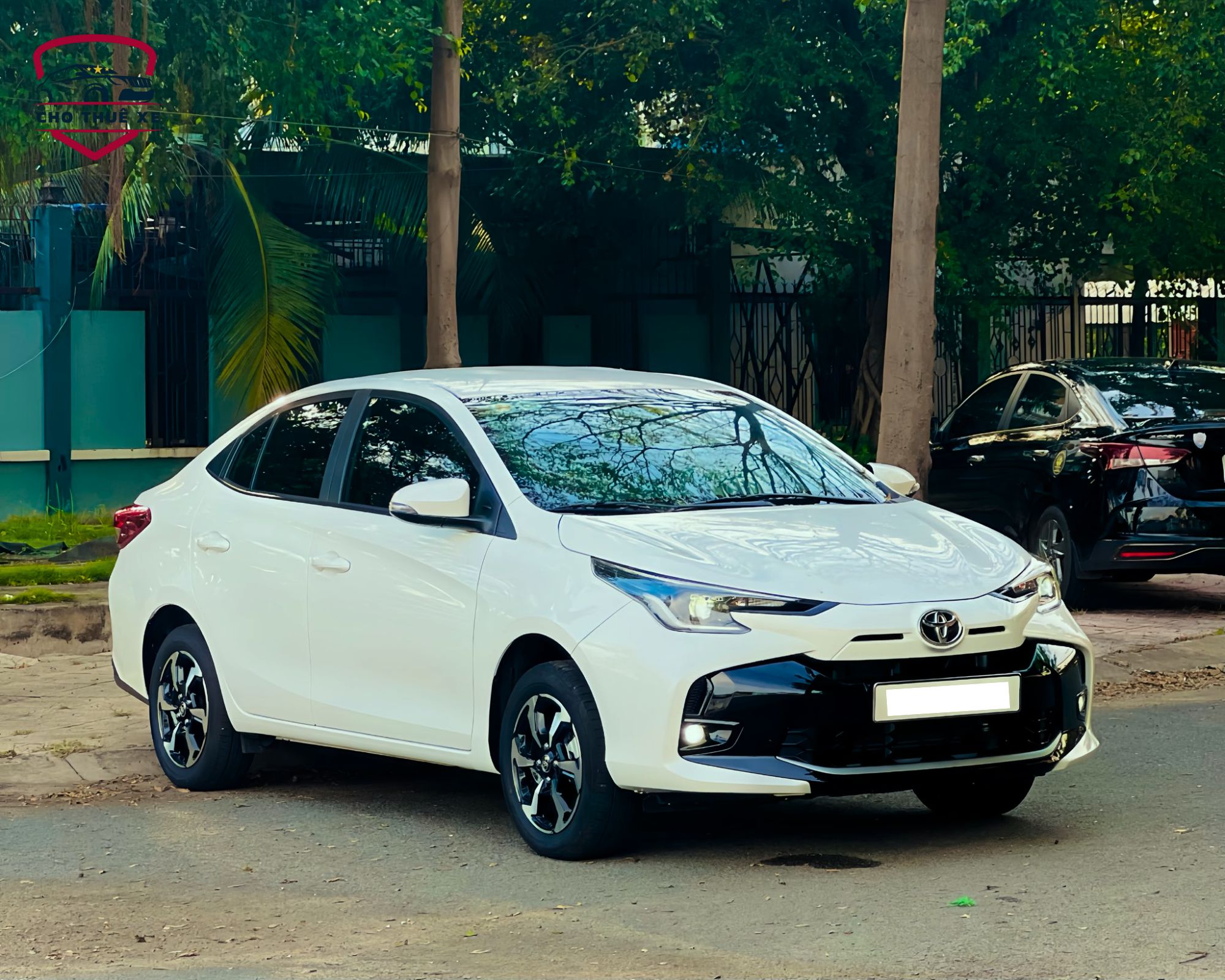 Một chiếc xe 4 chỗ sạch sẽ, tiện nghi, được bảo trì tốt, sẵn sàng phục vụ khách hàng thuê xe Bình Dương đi Kiên Giang cho hành trình dài