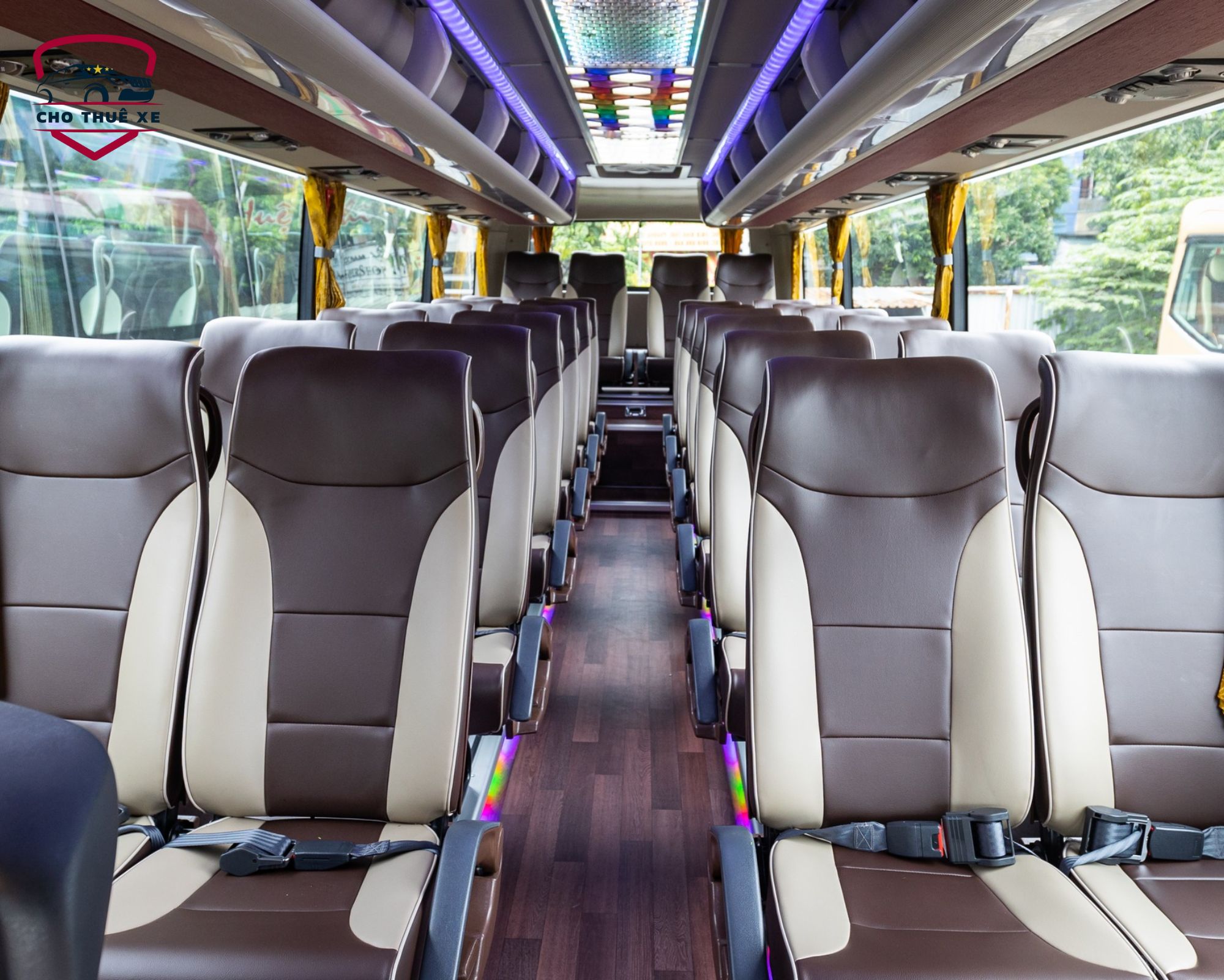 Nội thất tiện nghi, đầy đủ wifi, tivi, karaoke trên xe Hyundai Universe Global sẽ giúp chuyến đi Vũng Tàu của bạn thêm phần thú vị