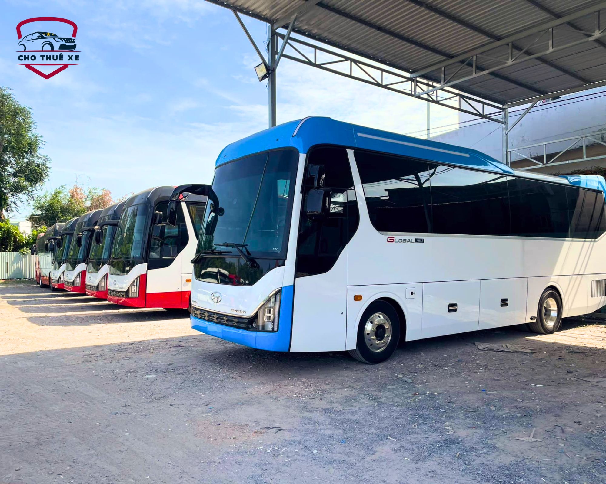 Nội thất xe khách 29-45 chỗ tiện nghi, ghế bọc da, đảm bảo thoải mái tối đa khi thuê xe Bình Dương đi Bạc Liêu đường dài