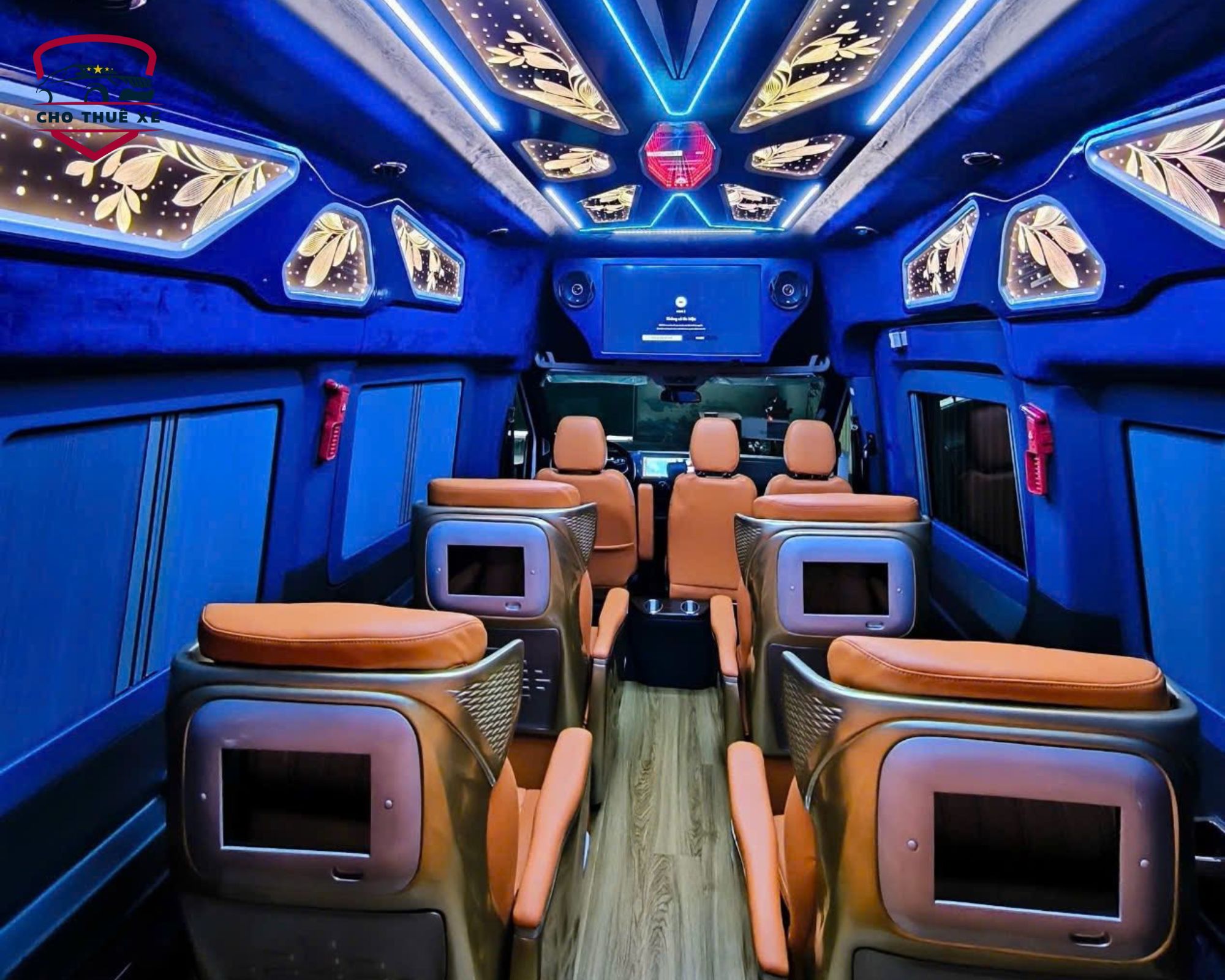 Nội thất xe limousine 12 chỗ vip ghế massage phục vụ thuê xe đi Cà Mau