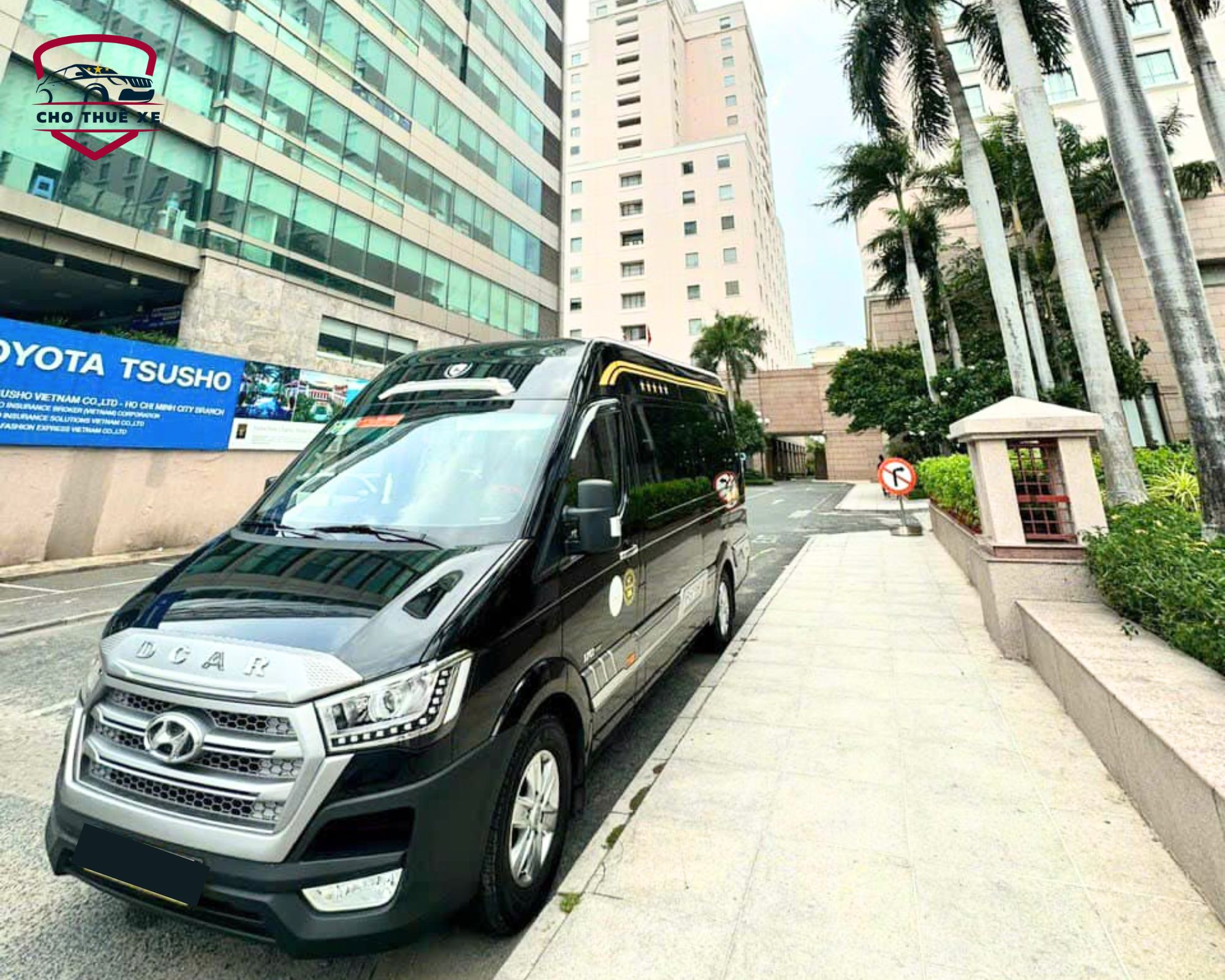 Thuê xe đi Cà Mau xe limousine 12 chỗ đen sạch đẹp an toàn đường dài