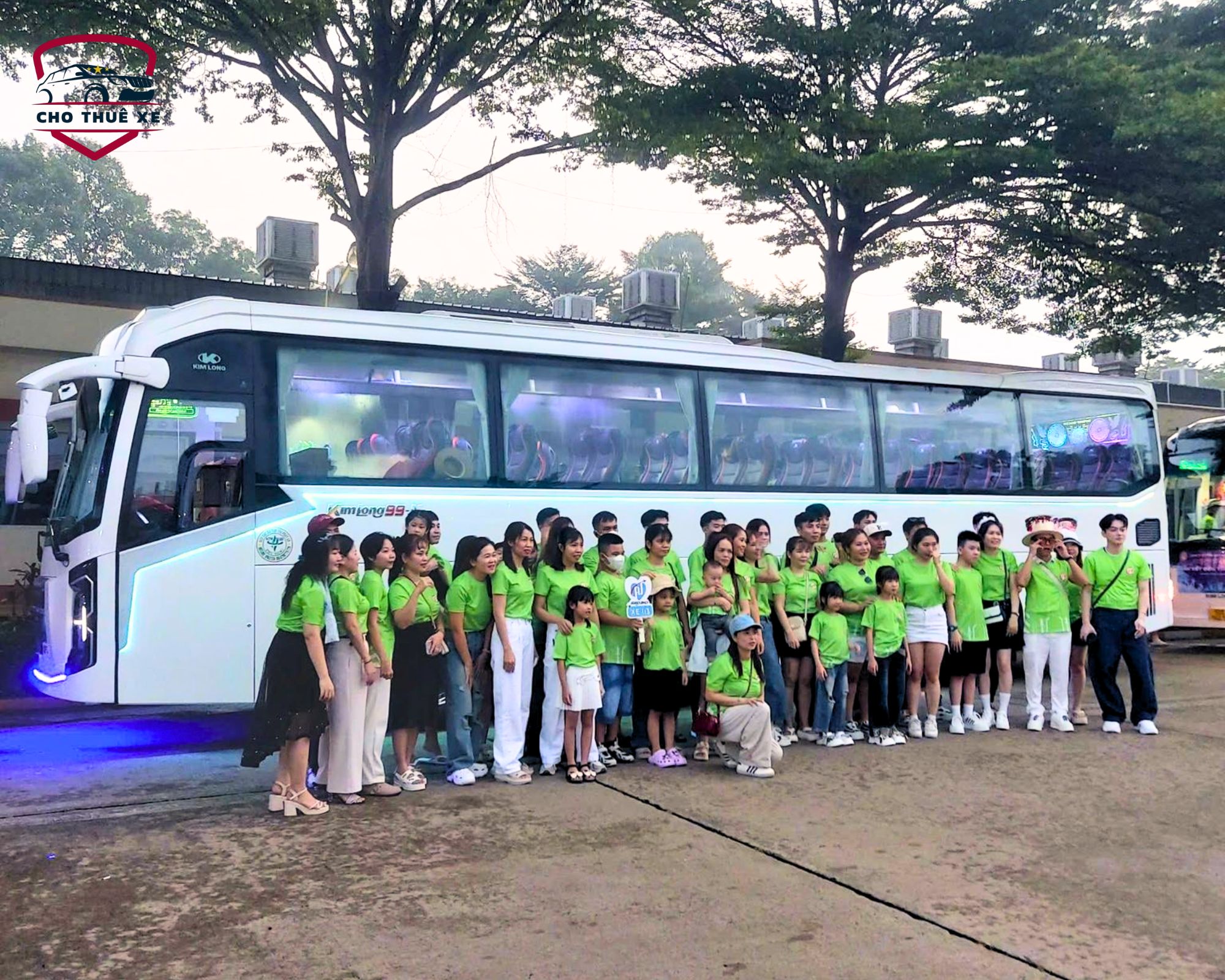 Thuê xe đi Đắk Lắk với dòng xe 45 chỗ đời mới, nội thất sang trọng, hầm xe siêu rộng cho cả công ty thỏa sức vi vu