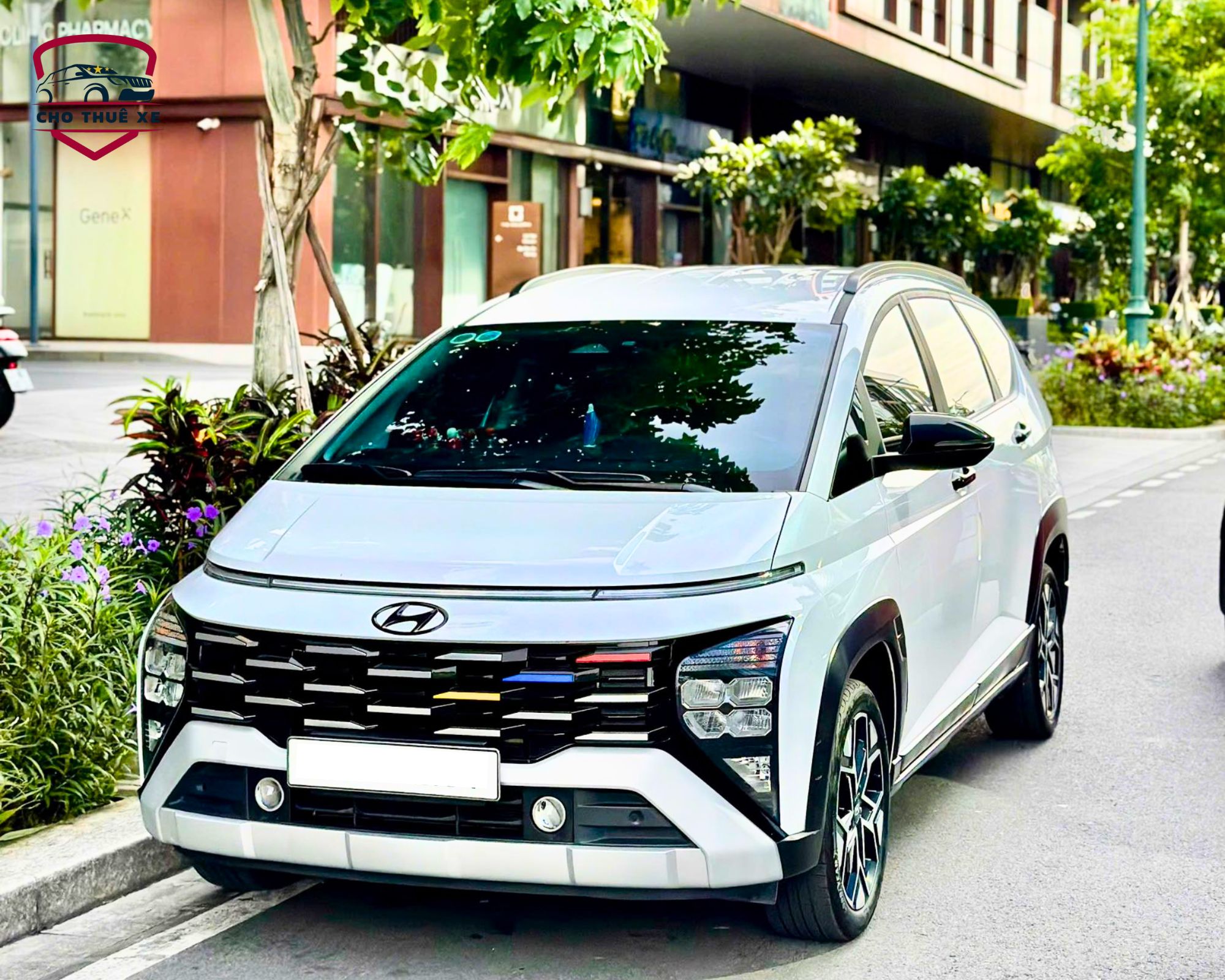 Xe 7 chỗ trắng thuê xe Bình Dương đi Tây Ninh khám phá Núi Bà Đen