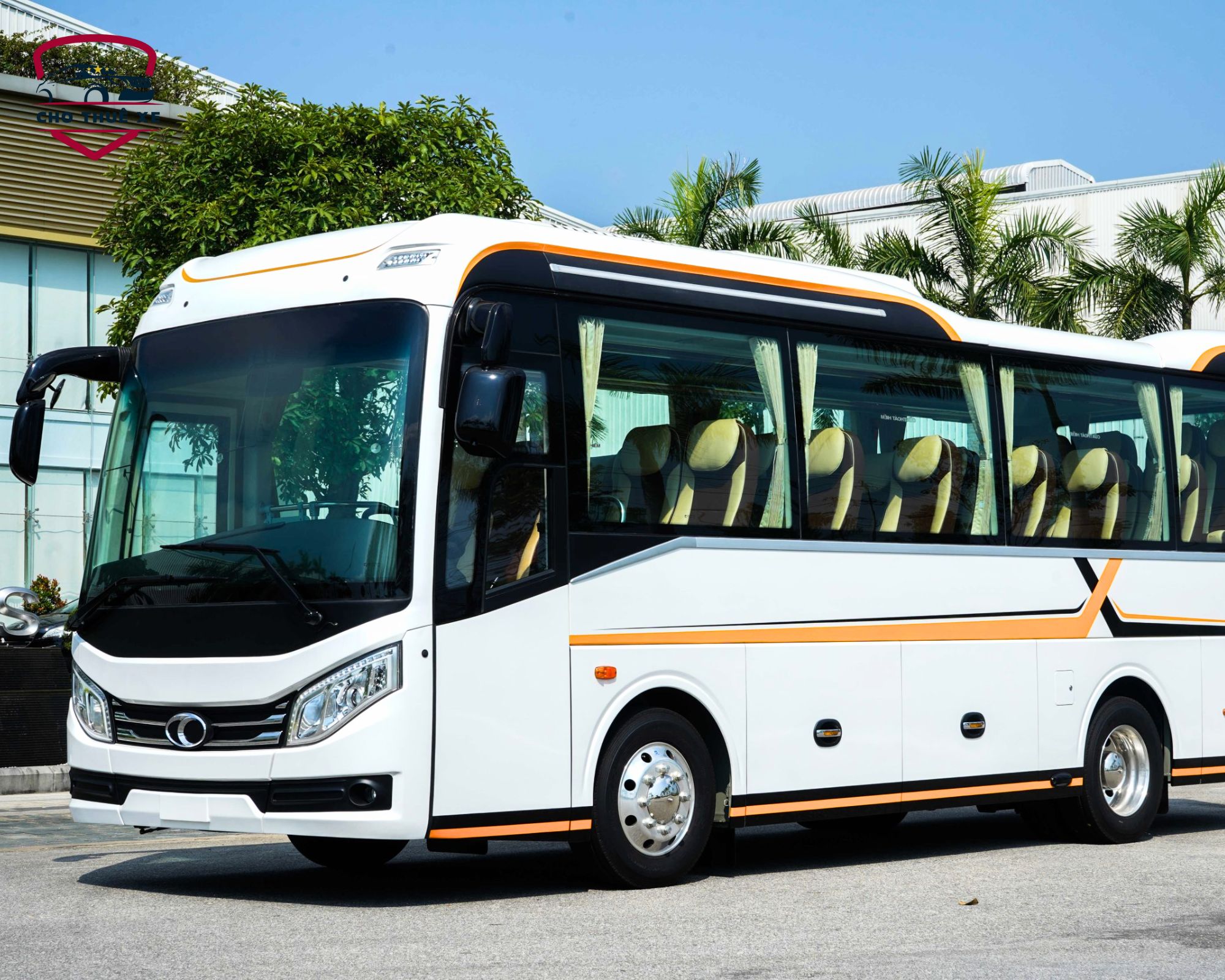 Dòng xe cao cấp Thaco Garden phục vụ khách đoàn khi đặt thuê xe 29 chỗ tại Hà Nội