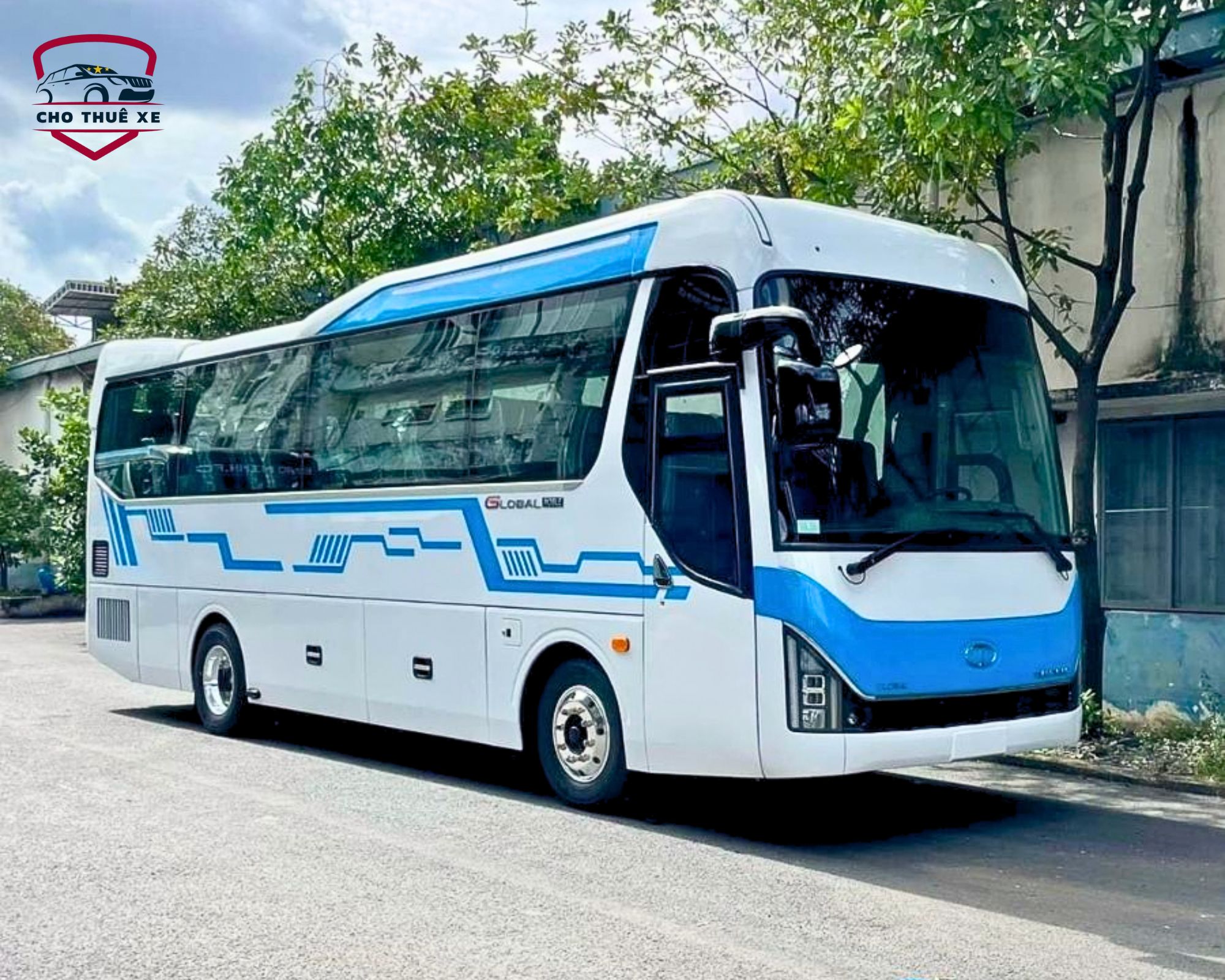 Dòng xe cao cấp Tracomeco Global K29W phục vụ khách đoàn khi đặt thuê xe 29 chỗ Tân Sơn Nhất