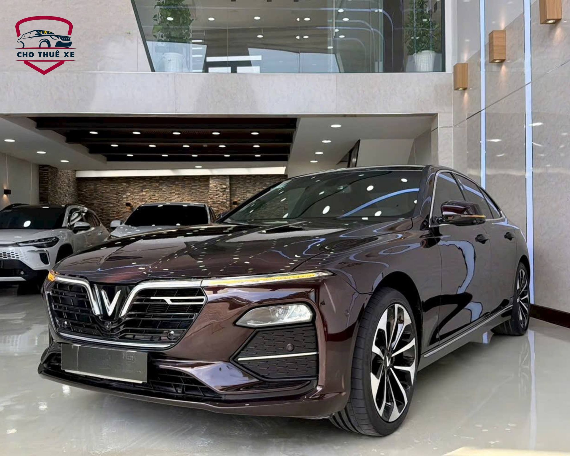 Góc nhìn trực diện đầy cuốn hút của mẫu xe VinFast 4 chỗ Lux A2.0, biểu tượng cho sự thành đạt của người Việt