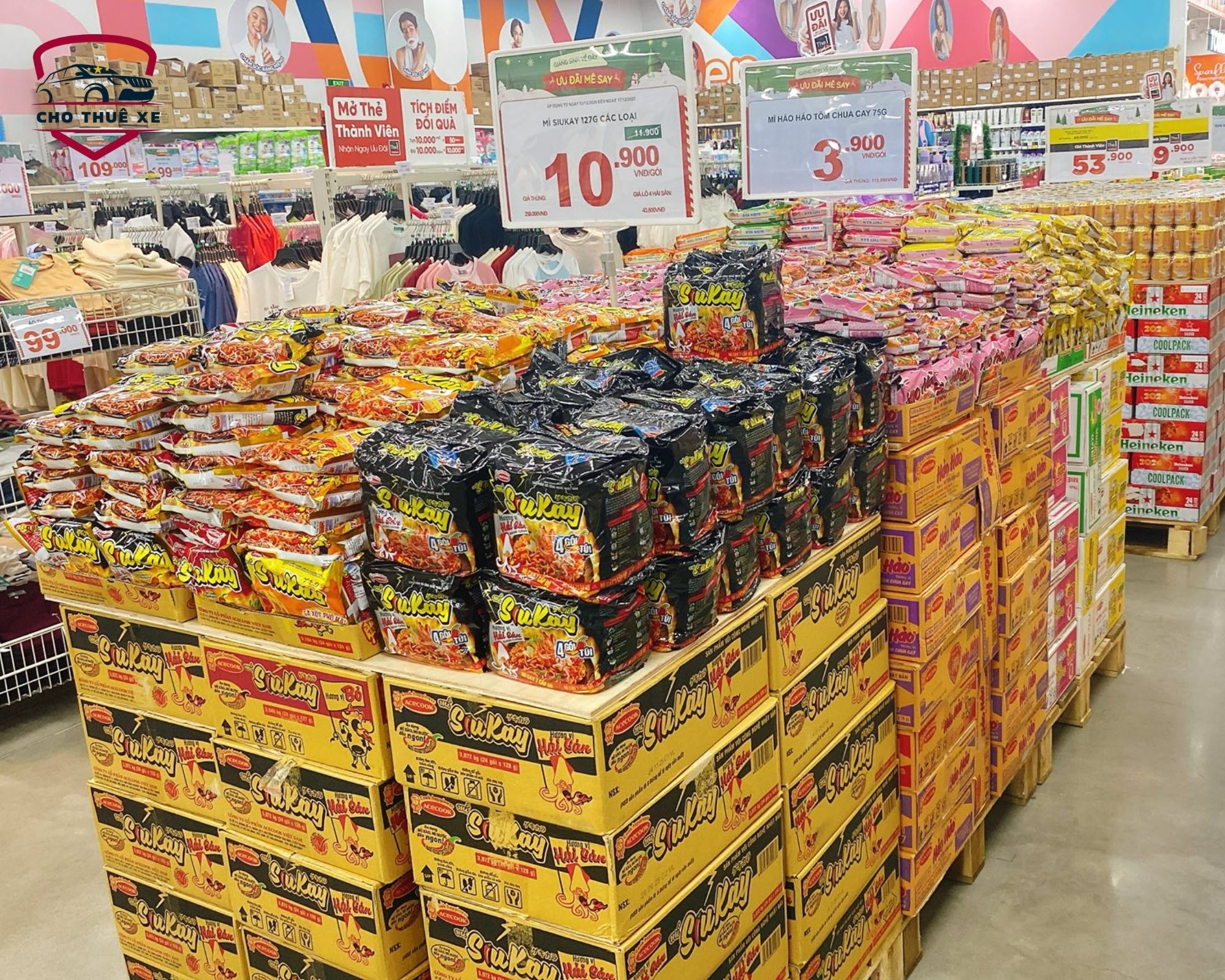 Không gian mua sắm hiện đại, sạch sẽ với đầy đủ các mặt hàng tiêu dùng từ đồ gia dụng đến thực phẩm tại biên giới Tây Ninh