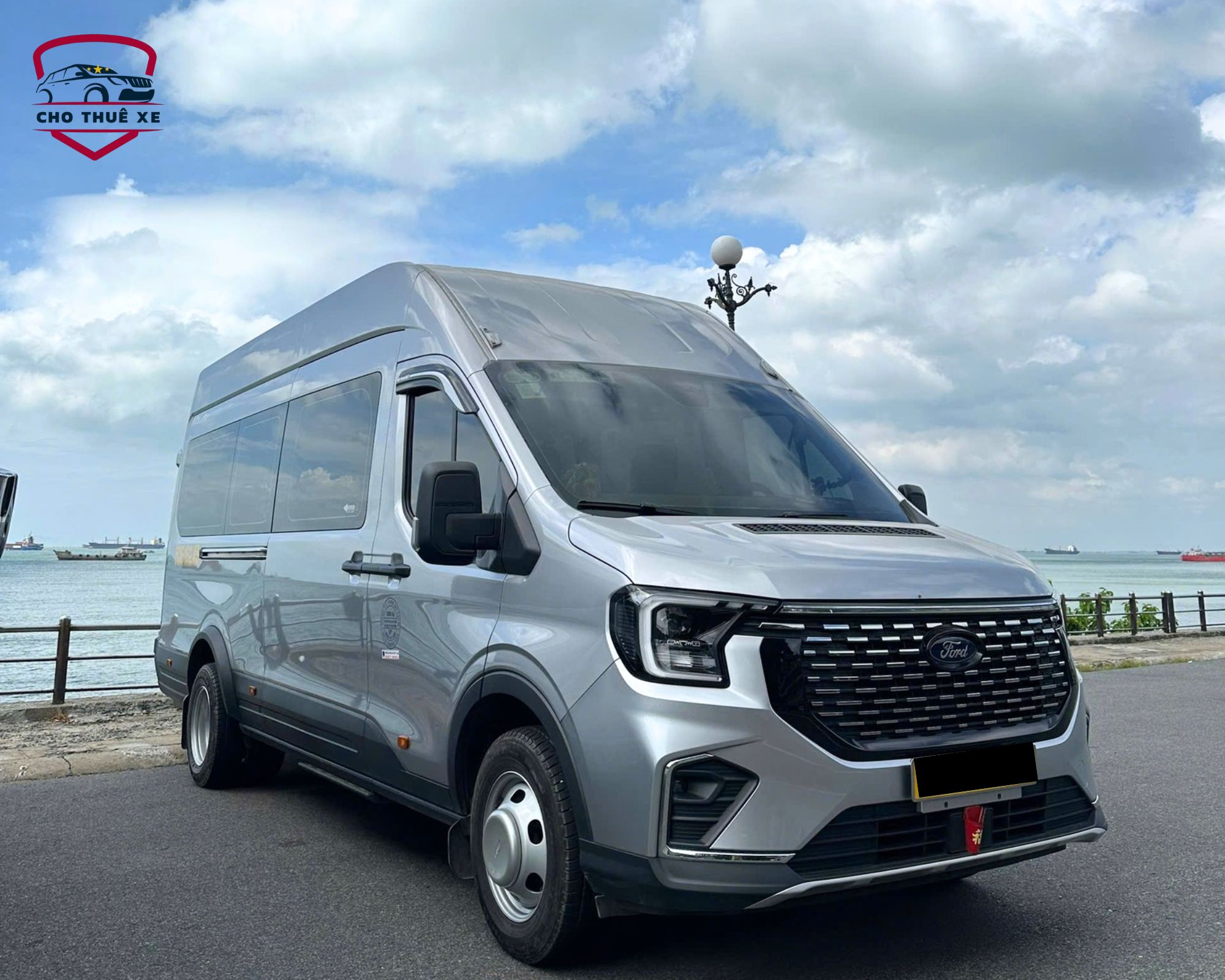 Thuê xe đi Trà Vinh 16 chỗ khoang cabin rộng rãi hiện đại phù hợp cho đoàn khách du lịch