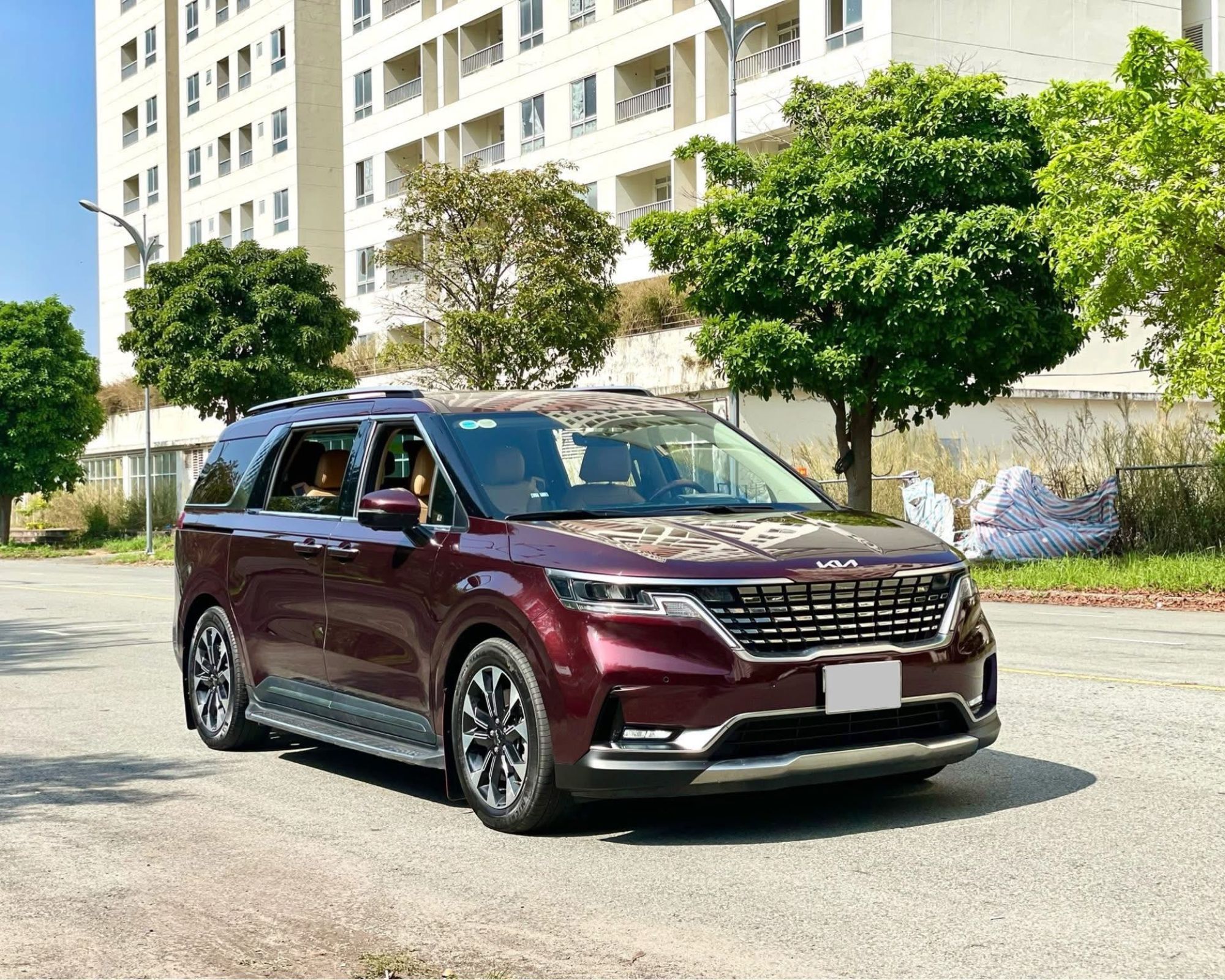 Bảng Giá Thuê Xe Carnival Tự Lái Cạnh Tranh Nhất 2026