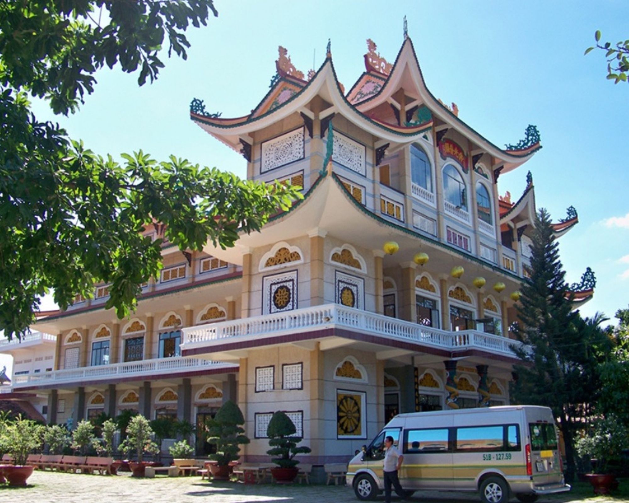 Chùa Bún Riêu Ngôi Chùa Độc Đáo Thu Hút Khách Hành Hương