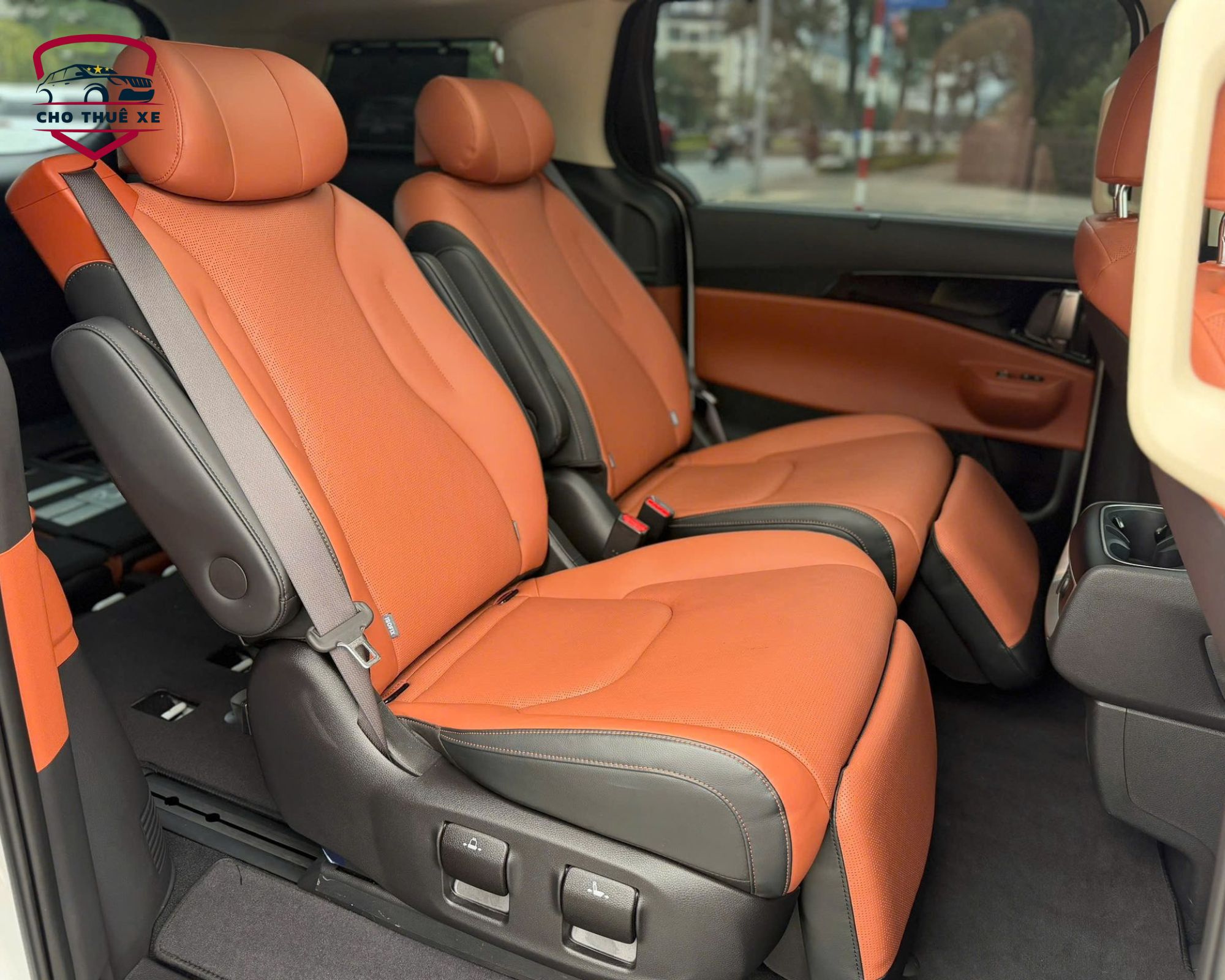 Khoang ghế thương gia nội thất Kia Carnival Signature 7 chỗ rộng rãi và thoải mái