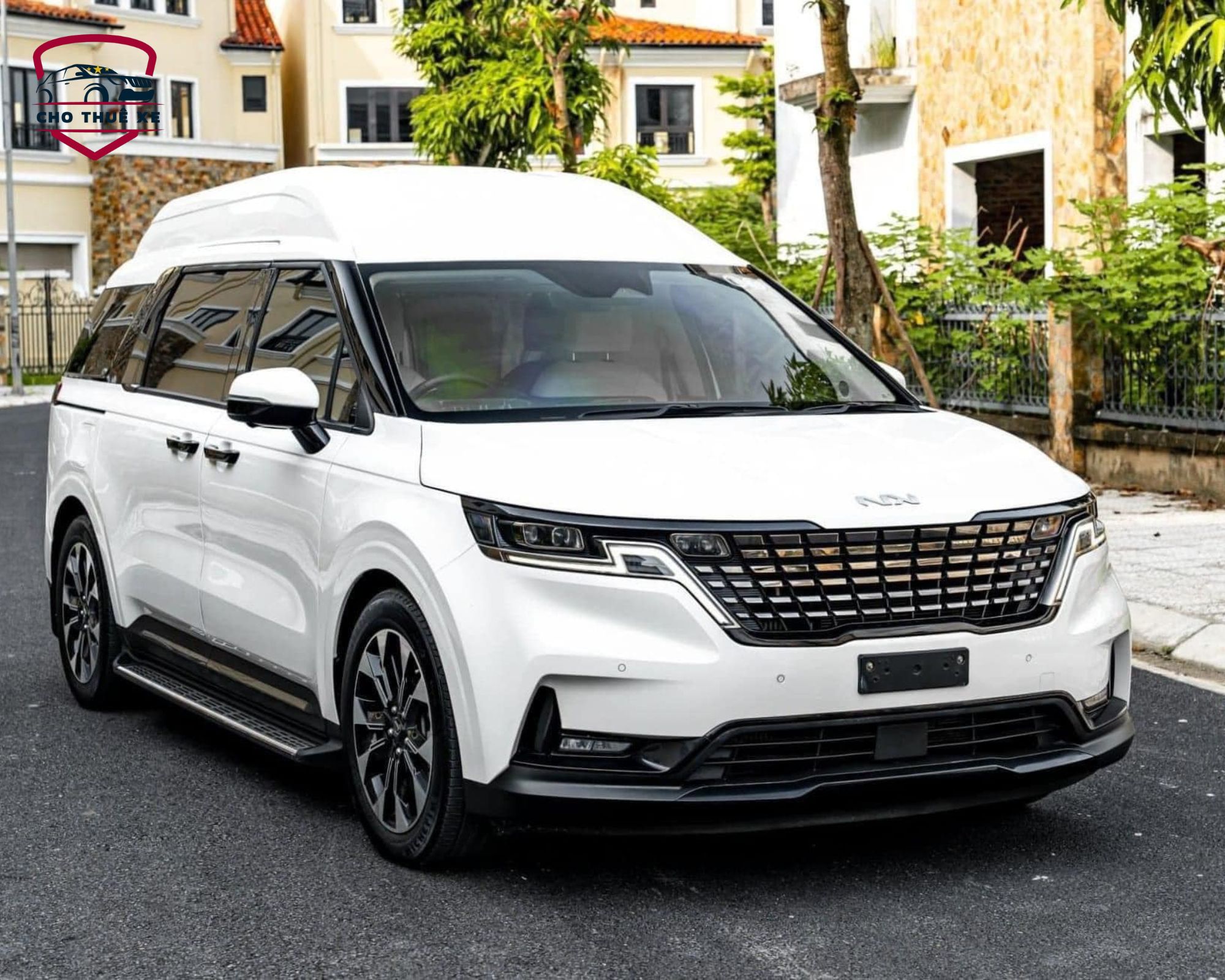 Kia Carnival Royal MPV hạng sang với thiết kế đầu xe mạnh mẽ và hiện đại