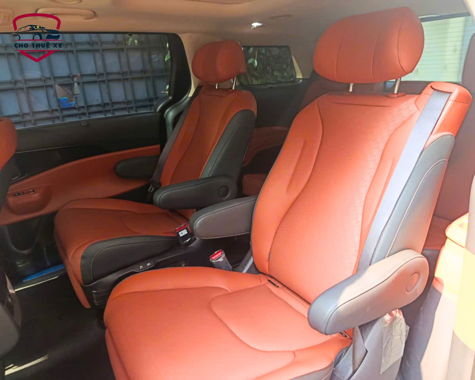 Nội thất xe Kia Carnival ghế da cao cấp rộng rãi phù hợp dịch vụ Thuê xe Carnival Tự Lái
