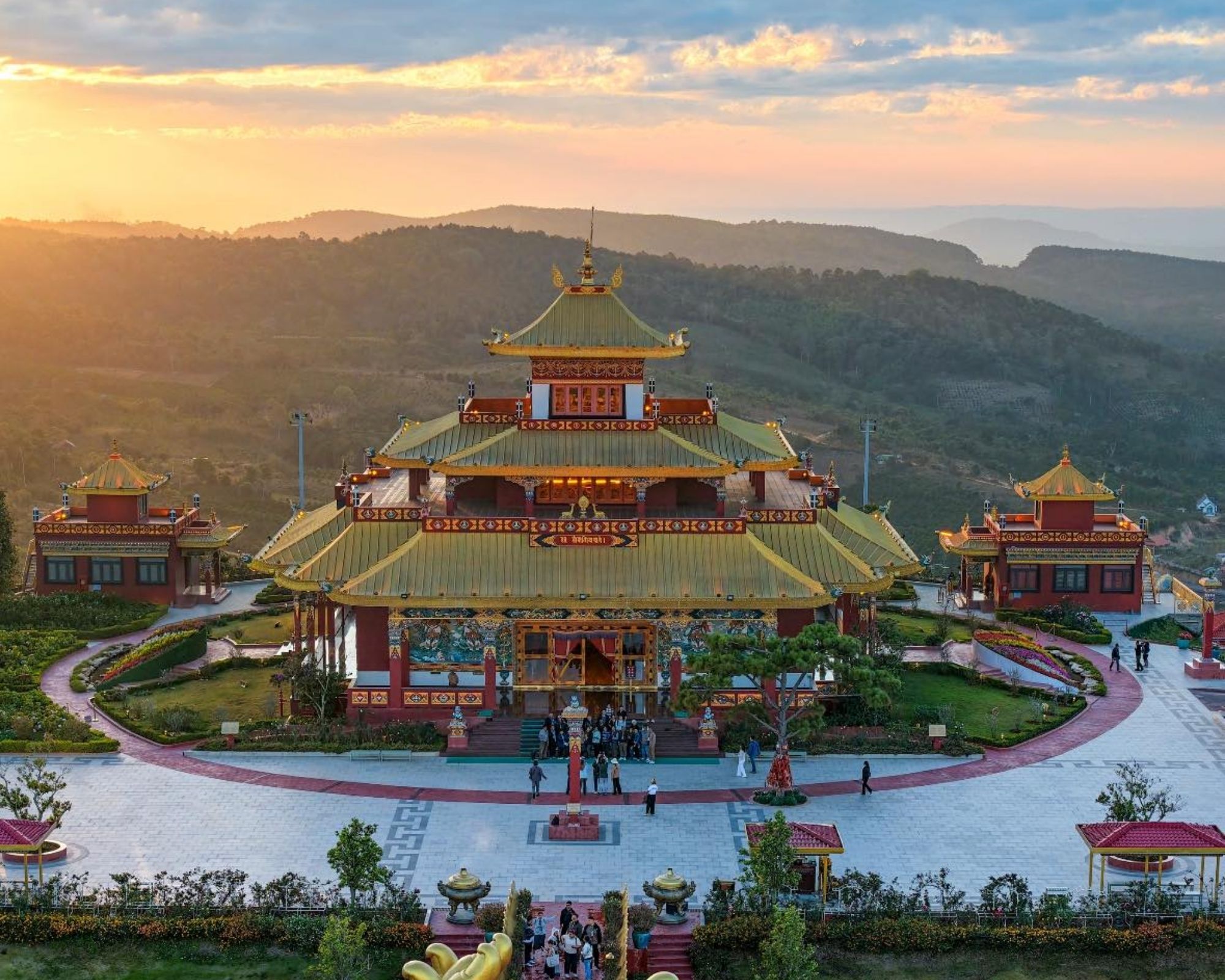 Samten Hills Dalat: Giá Vé Và Lịch Trình Tham Quan