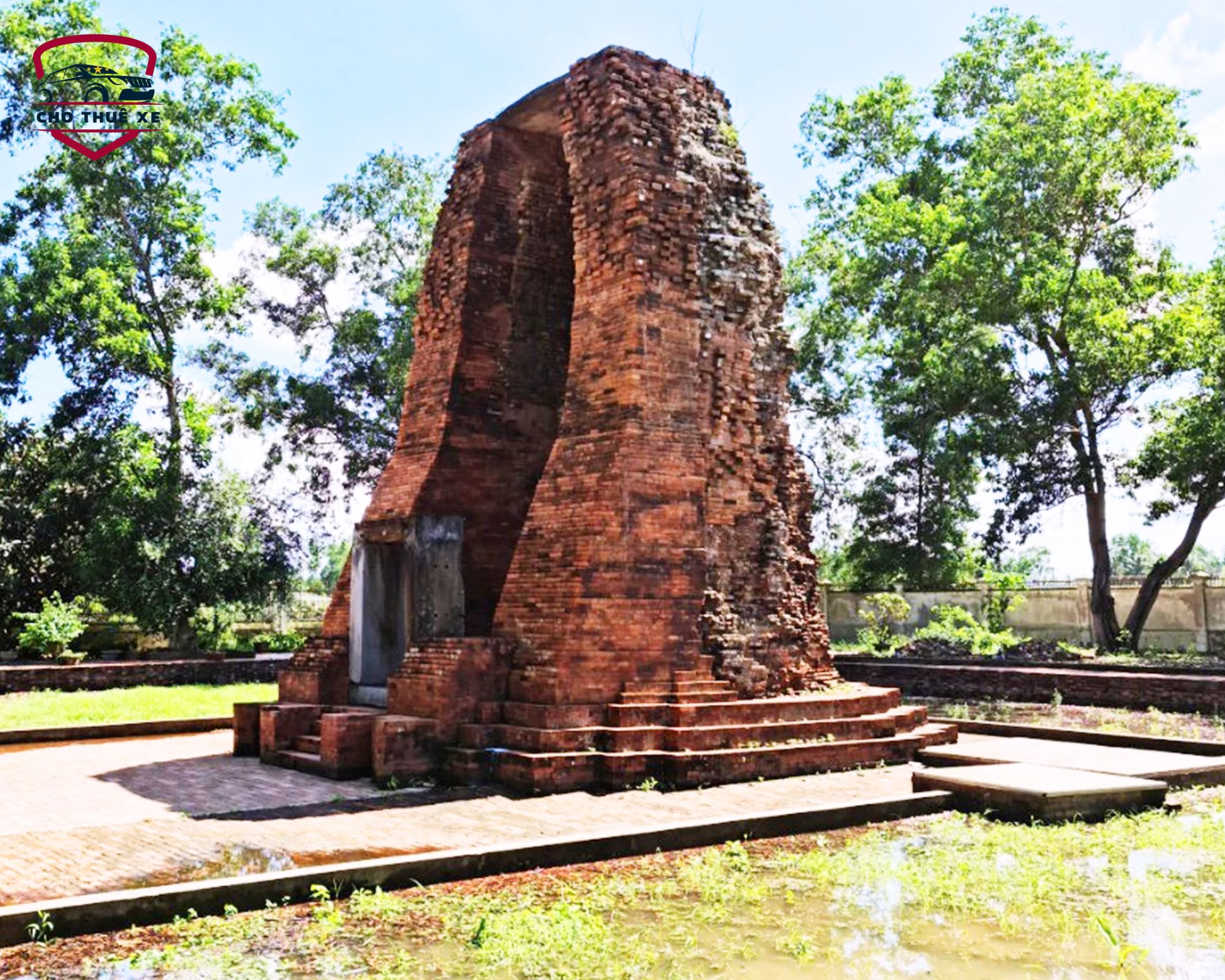 Tháp cổ Vĩnh Hưng