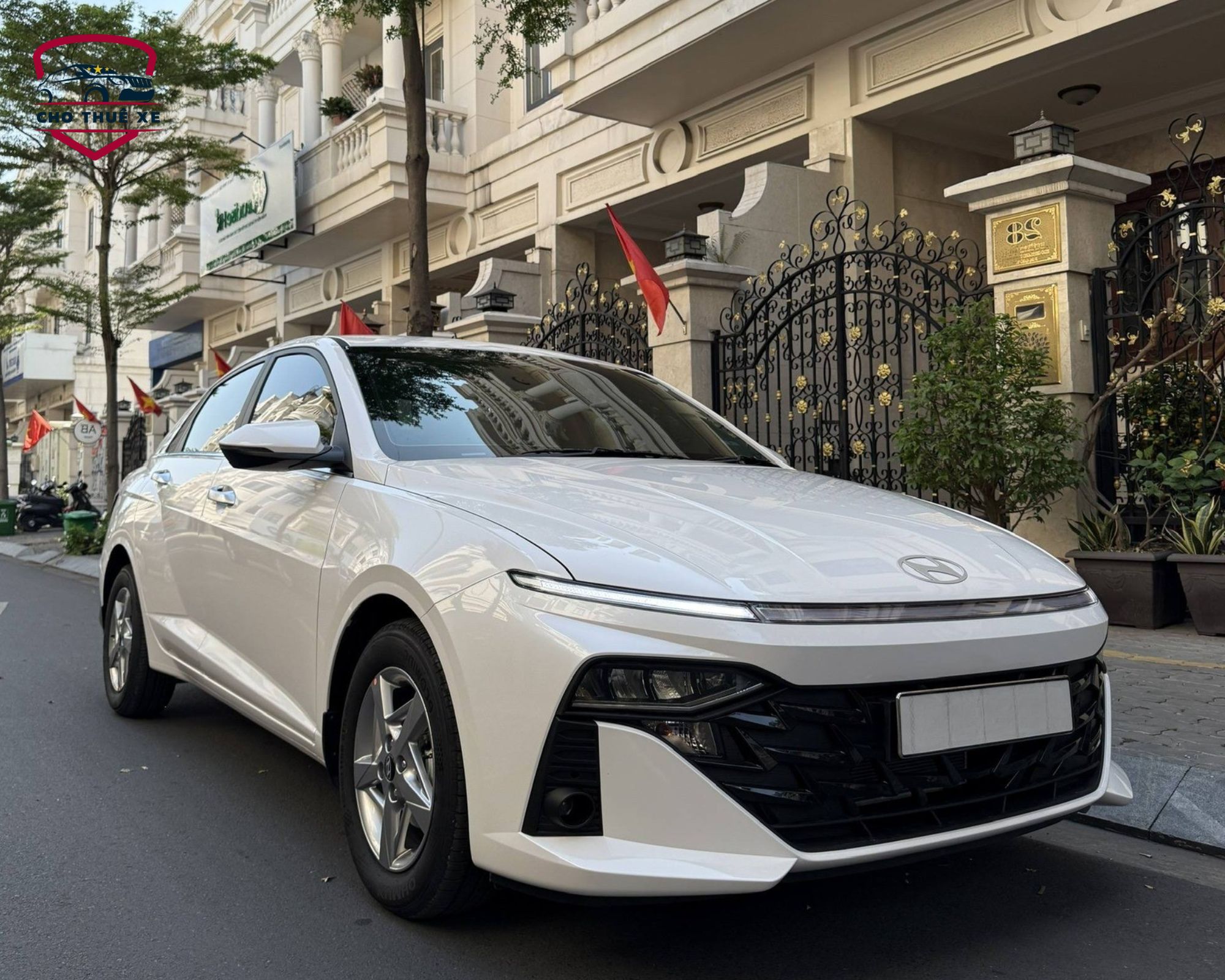 Cho thuê xe 4 chỗ có tài xế chuyên nghiệp phục vụ khách đi Sapa từ Hà Nội