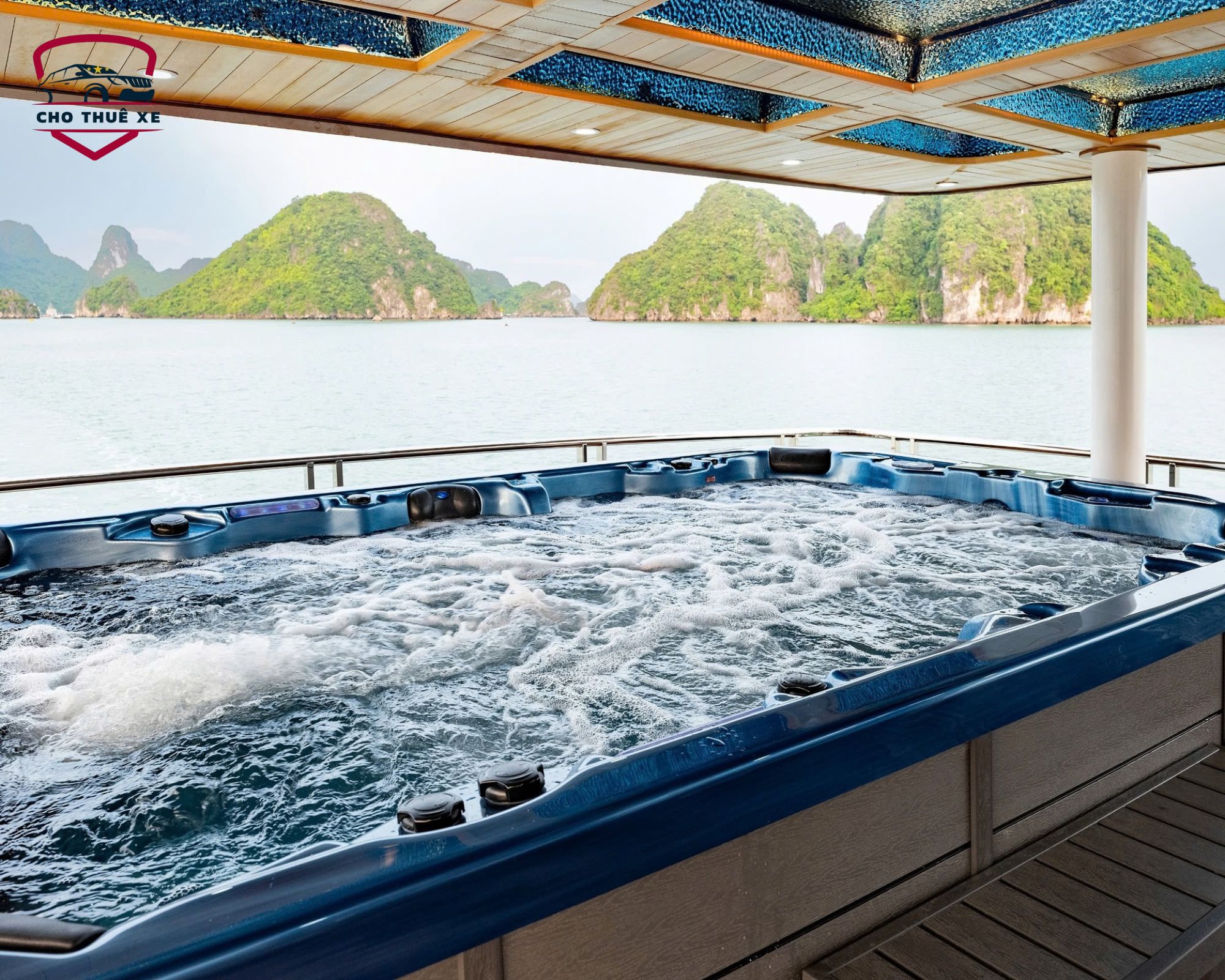 Tham quan Vịnh Hạ Long trên chiếc du thuyền sang trọng