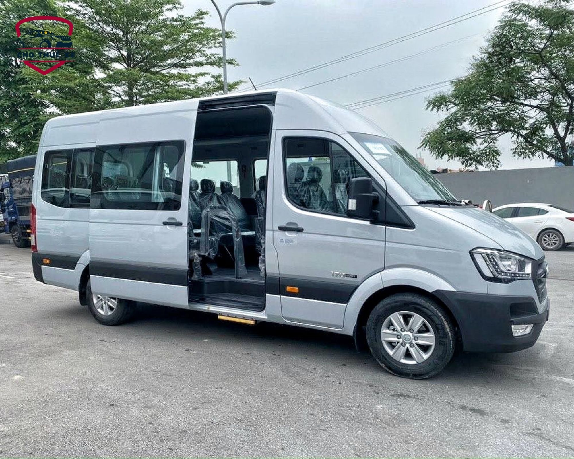 Xe 16 chỗ đưa khách từ TP.HCM đến Cảng Phan Thiết để đi Phú Quý