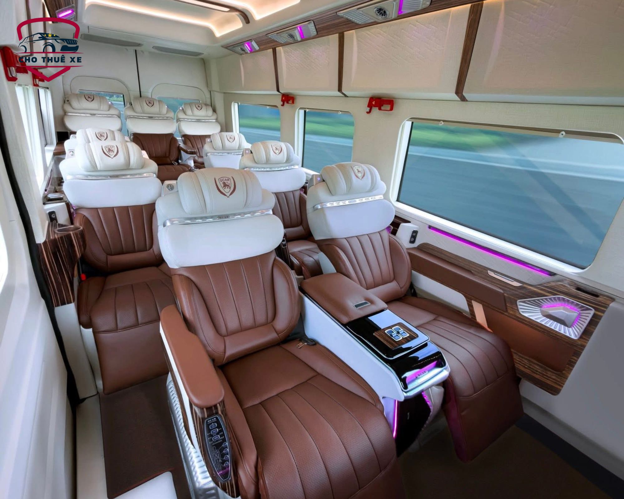 Khoang VIP tiện nghi của dòng Dcar Business Class giúp hành trình thuê xe limousine 9 chỗ Sài Gòn đi Vũng Tàu thoải mái