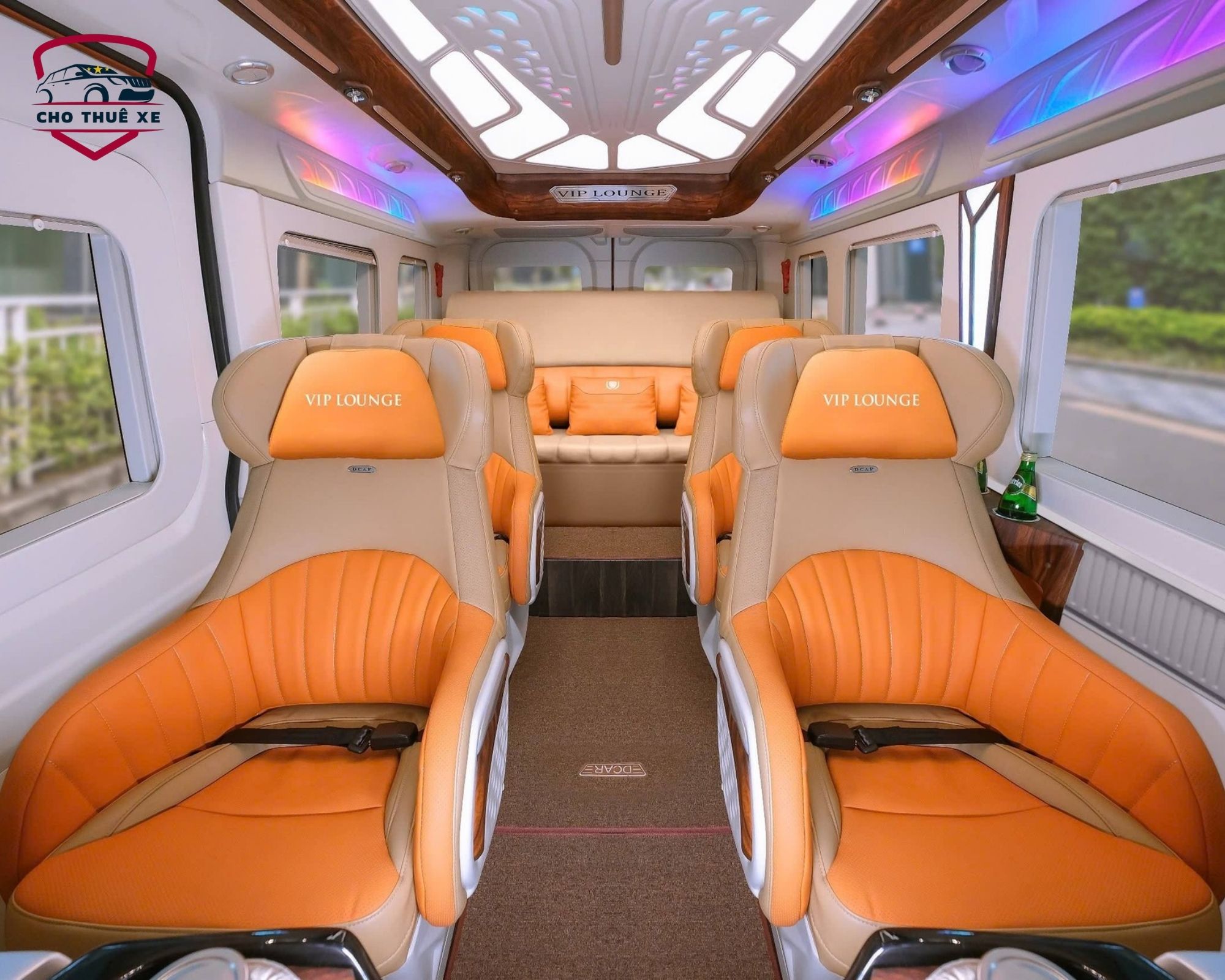 Tổng thể nội thất sang trọng, hiện đại của dòng xe Dcar VIP Lounge với ghế bọc da cao cấp