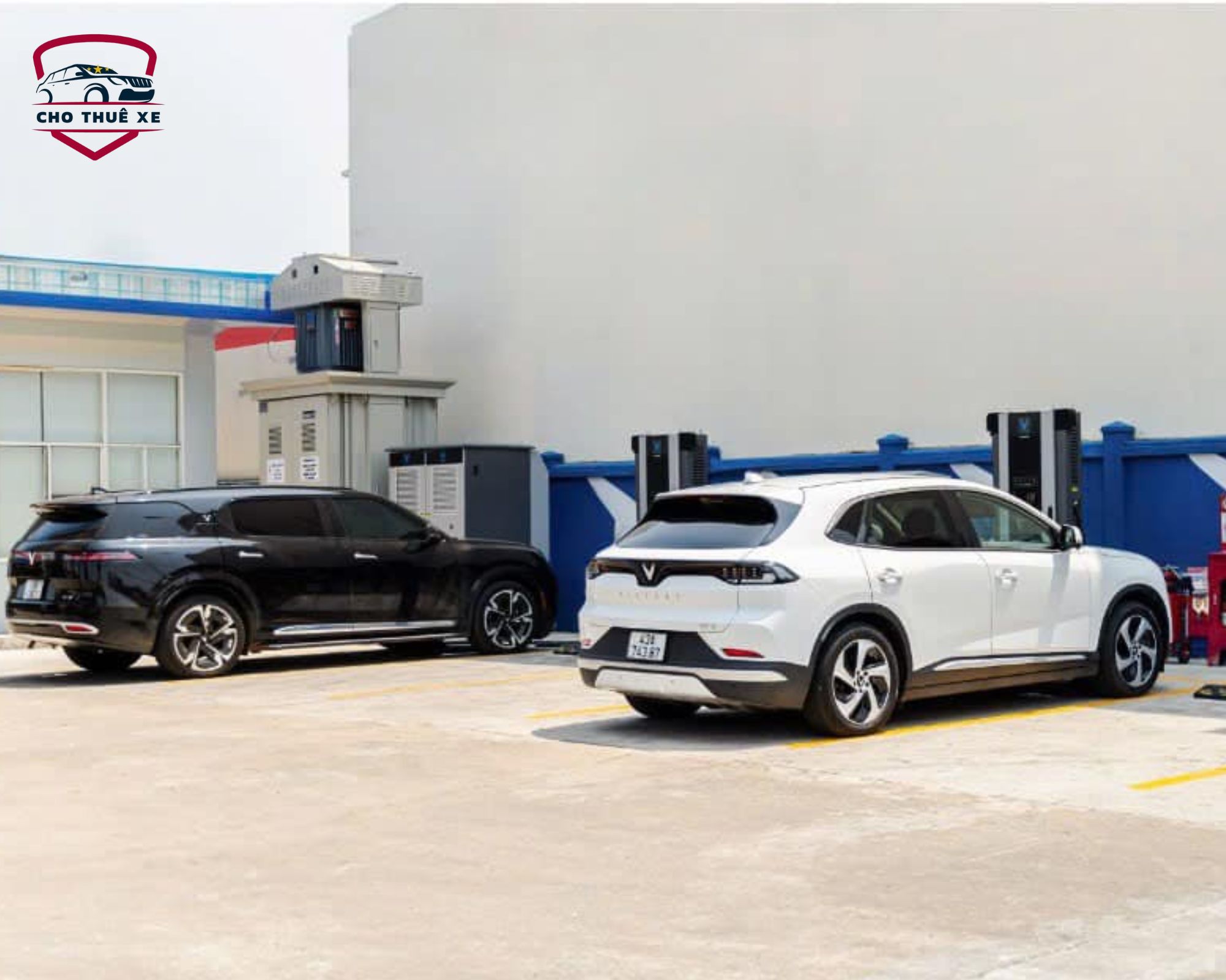 Xe VF 8, VF 9 tại trạm sạc công cộng đánh giá khả năng tương thích của trạm sạc VinFast