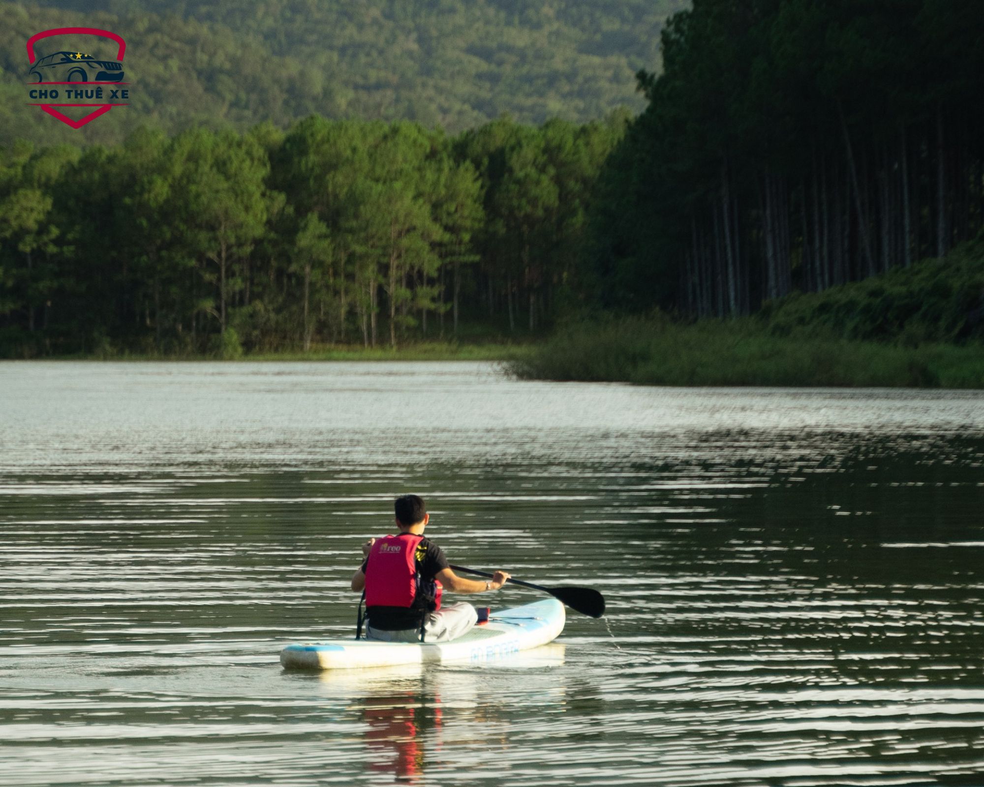 Chèo Sup thư giãn tại những hồ thơ mộng nhất vùng Tây Nguyên