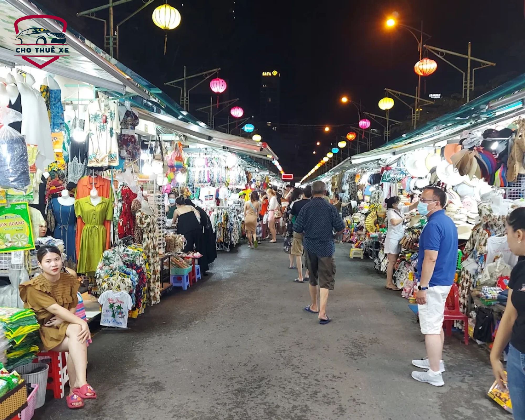 Chợ đêm Nha Trang lung linh sắc màu với lồng đèn truyền thống và đông đảo người dân lẫn du khách, điểm hẹn hò nhộn nhịp khi du lịch Nha Trang