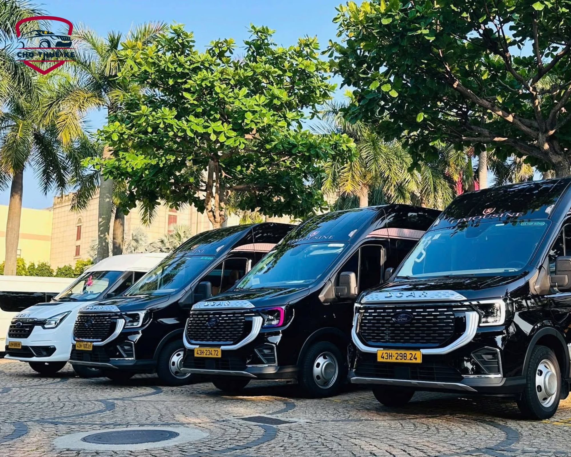 Đội xe sang trọng đón tiếp đoàn khách chơi golf, tài xế chuyên nghiệp đảm bảo hành trình an toàn gọn gàng