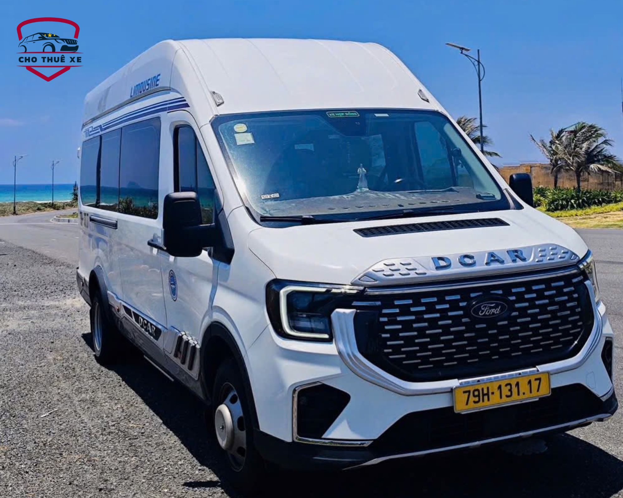 Dòng xe limousine sang trọng đang đón khách