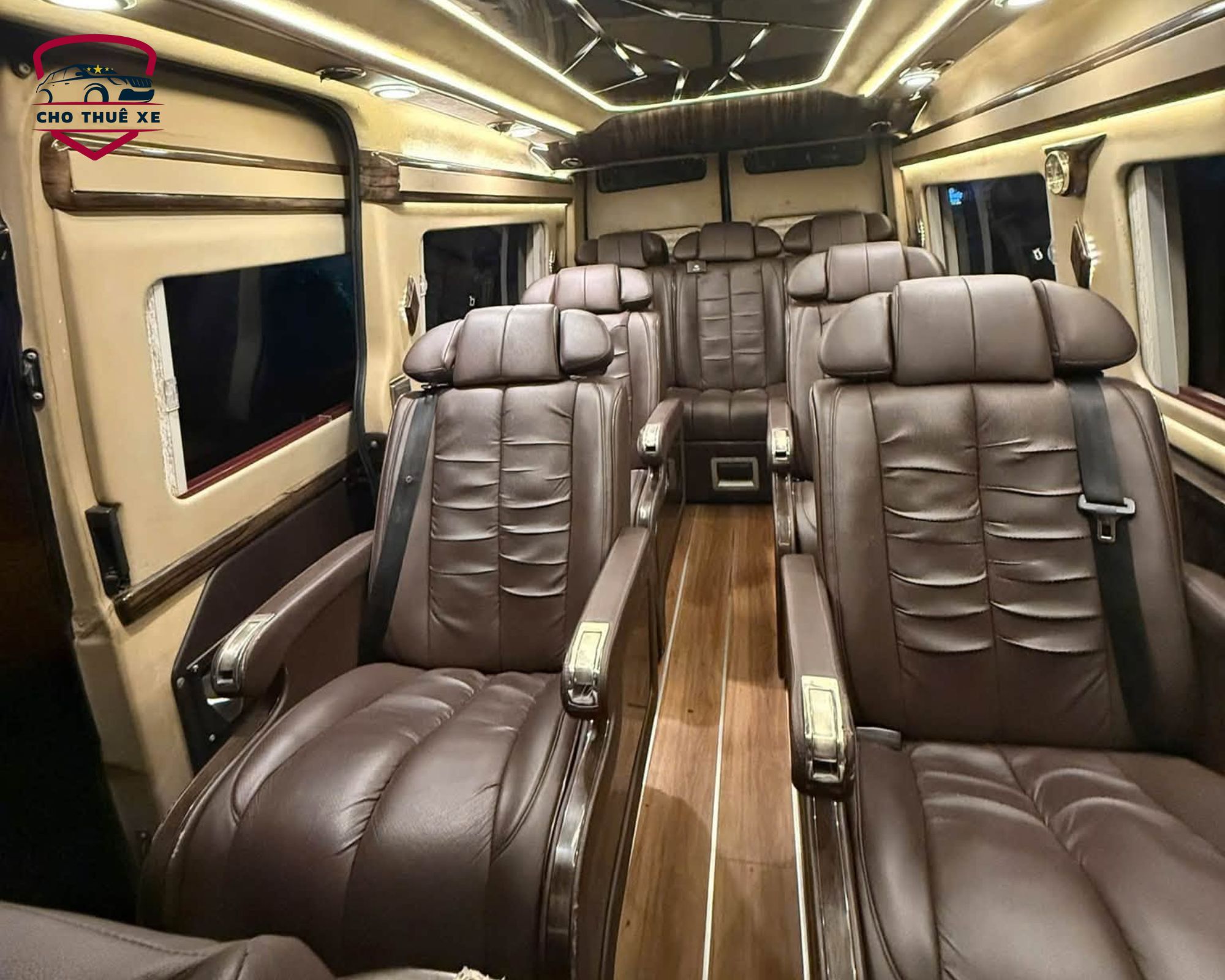 Hàng ghế da limousine tiện nghi có lối đi rộng rãi