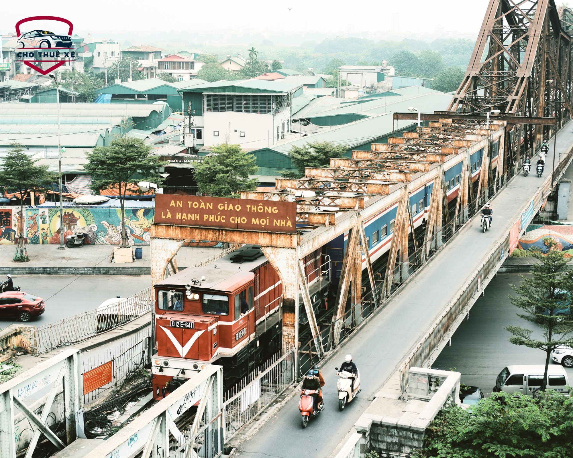 Hành trình du lịch Hà Nội chiêm ngưỡng cây cầu thép huyền thoại Long Biên từ góc nhìn trên cao