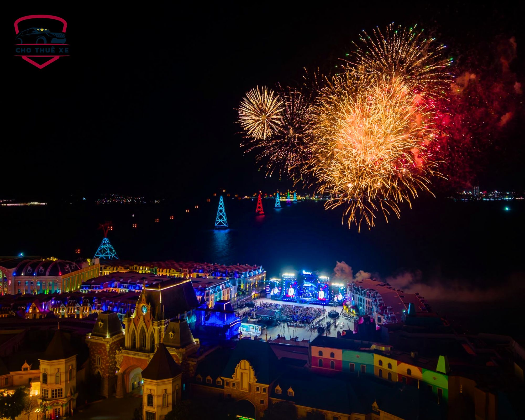 Pháo hoa rực rỡ bùng nổ trên bầu trời đêm tại Vinpearl Land Nha Trang, cảnh tượng quyến rũ du khách khi du lịch Nha Trang