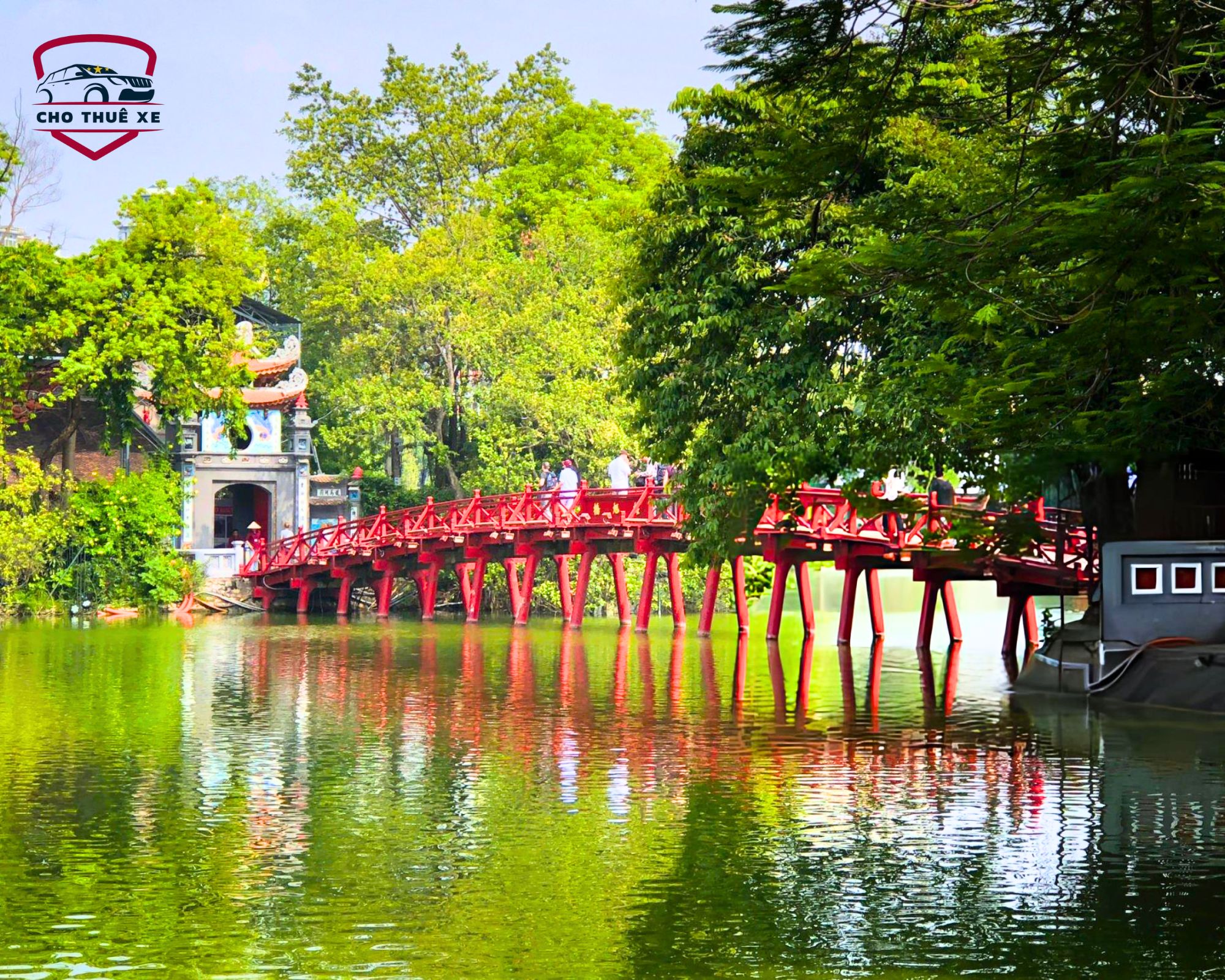 Vẻ đẹp hữu tình của Hồ Hoàn Kiếm nơi cầu Thê Húc và đền Ngọc Sơn hoà quyện, lưu giữ những câu chuyện lịch sử truyền thuyết lâu đời