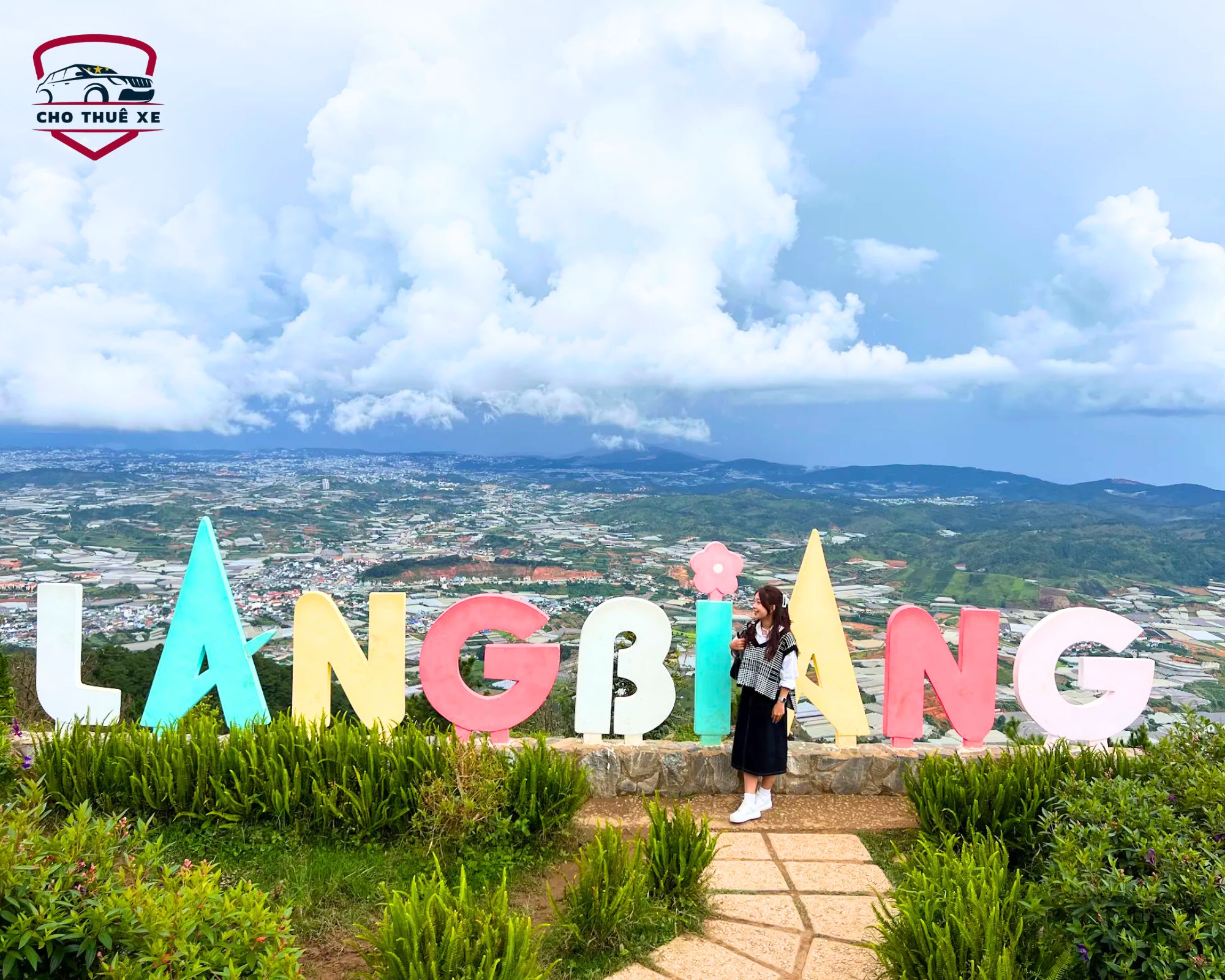 Quang cảnh bao la và mây trời trên đỉnh núi Langbiang Đà Lạt