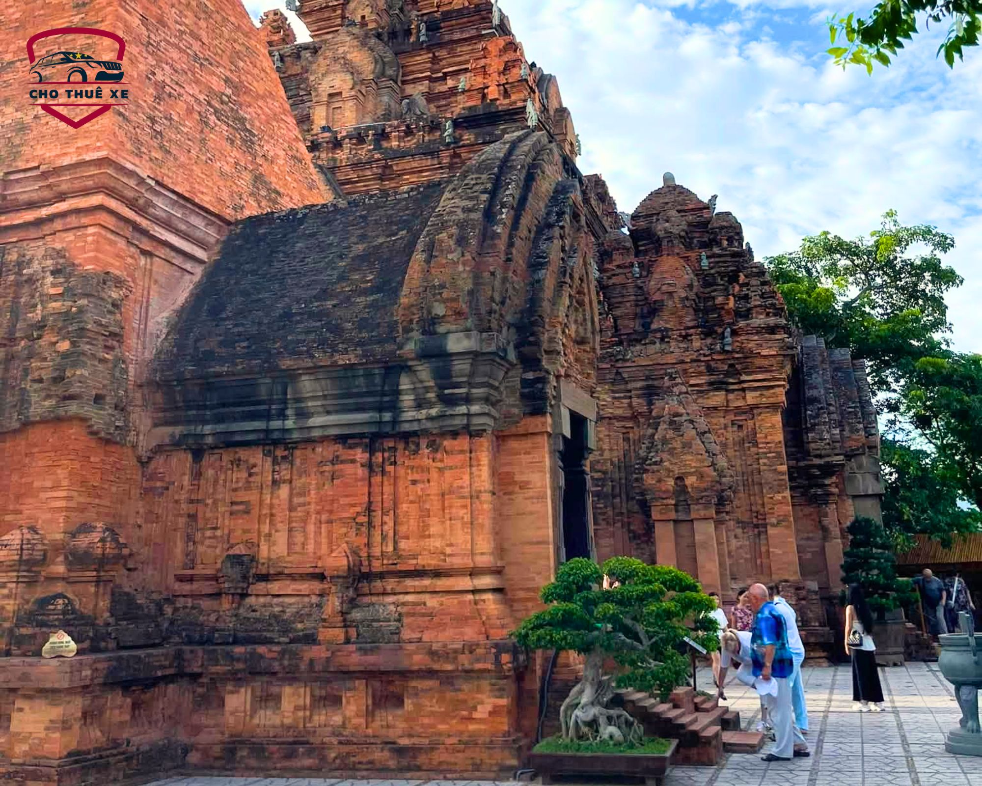 Khám phá kiến trúc cổ độc đáo tại Tháp Bà Ponagar khi đi du lịch Nha Trang
